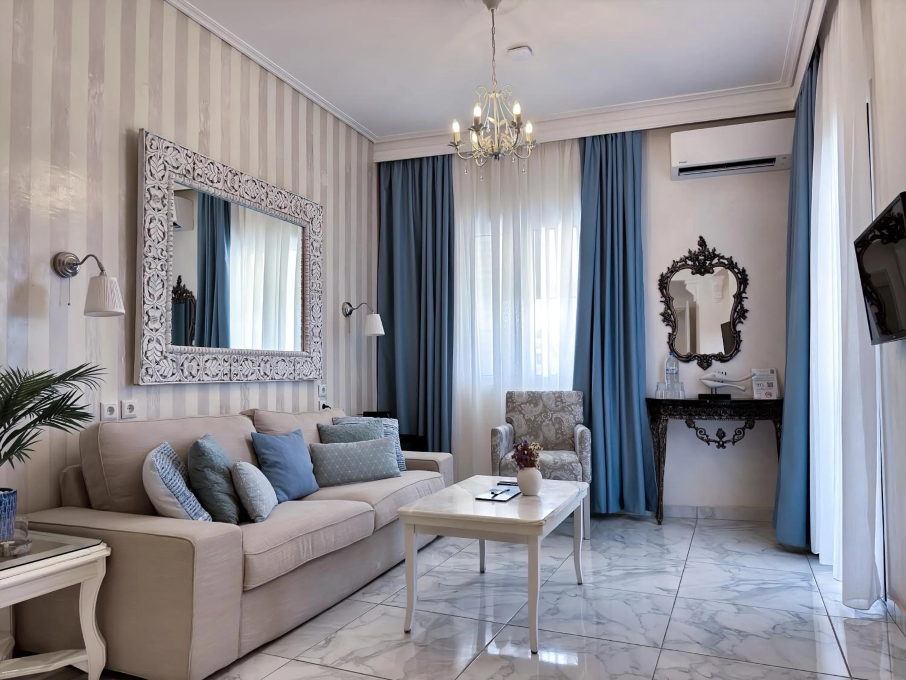 Living room in Panorama Suites & Spa - Adults Only