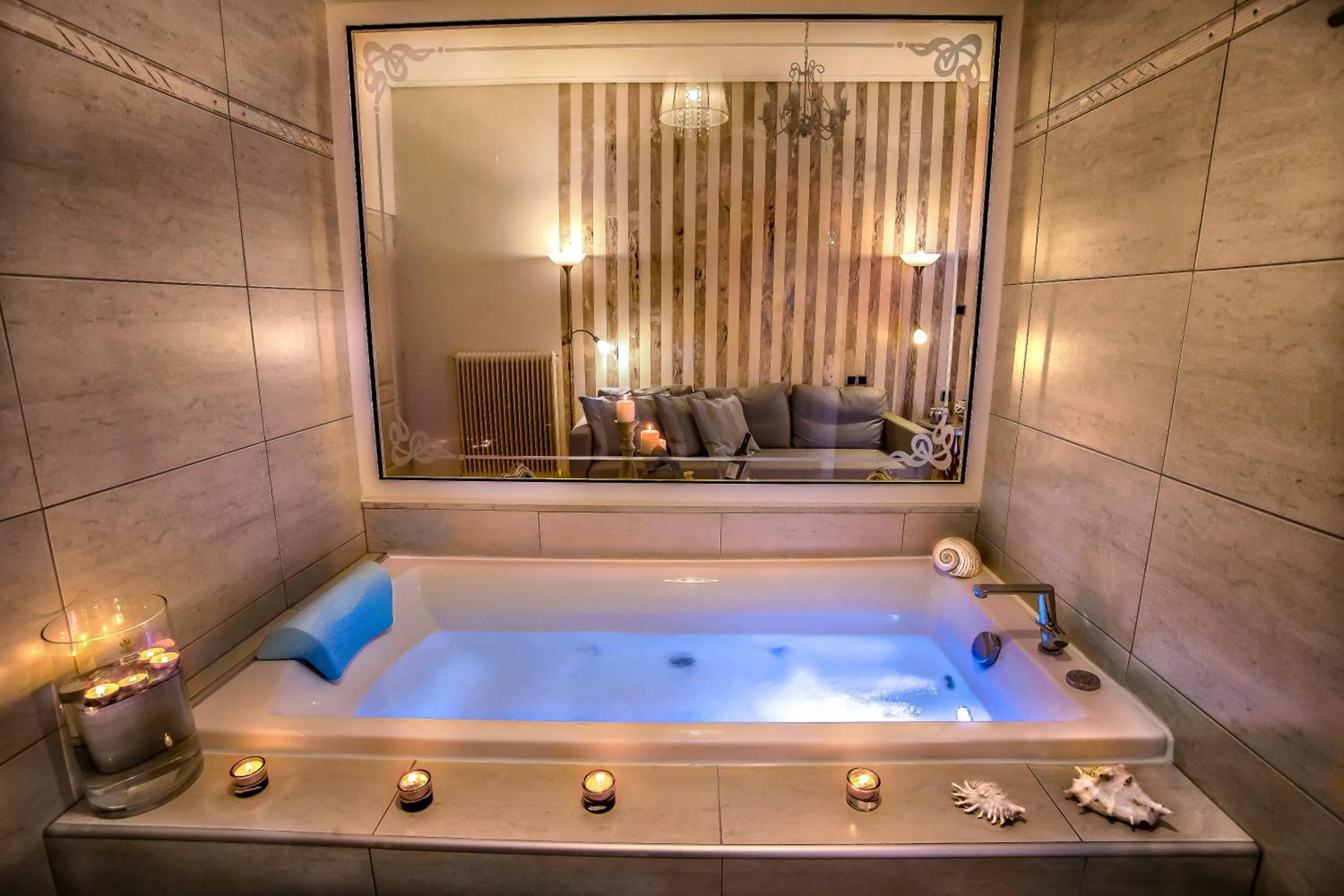 Hot Tub in Panorama Suites & Spa - Adults Only