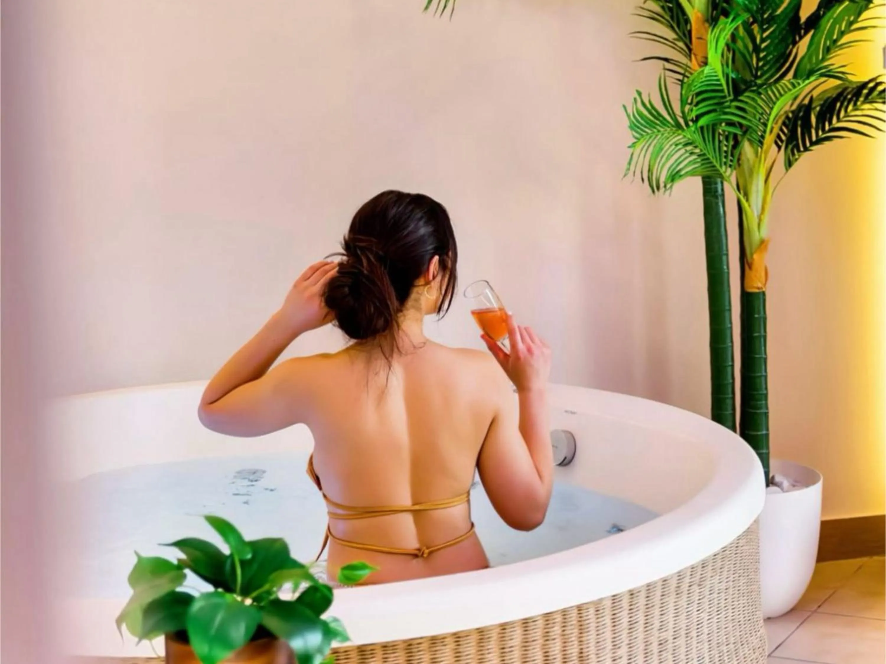 Hot Tub in Panorama Suites & Spa - Adults Only