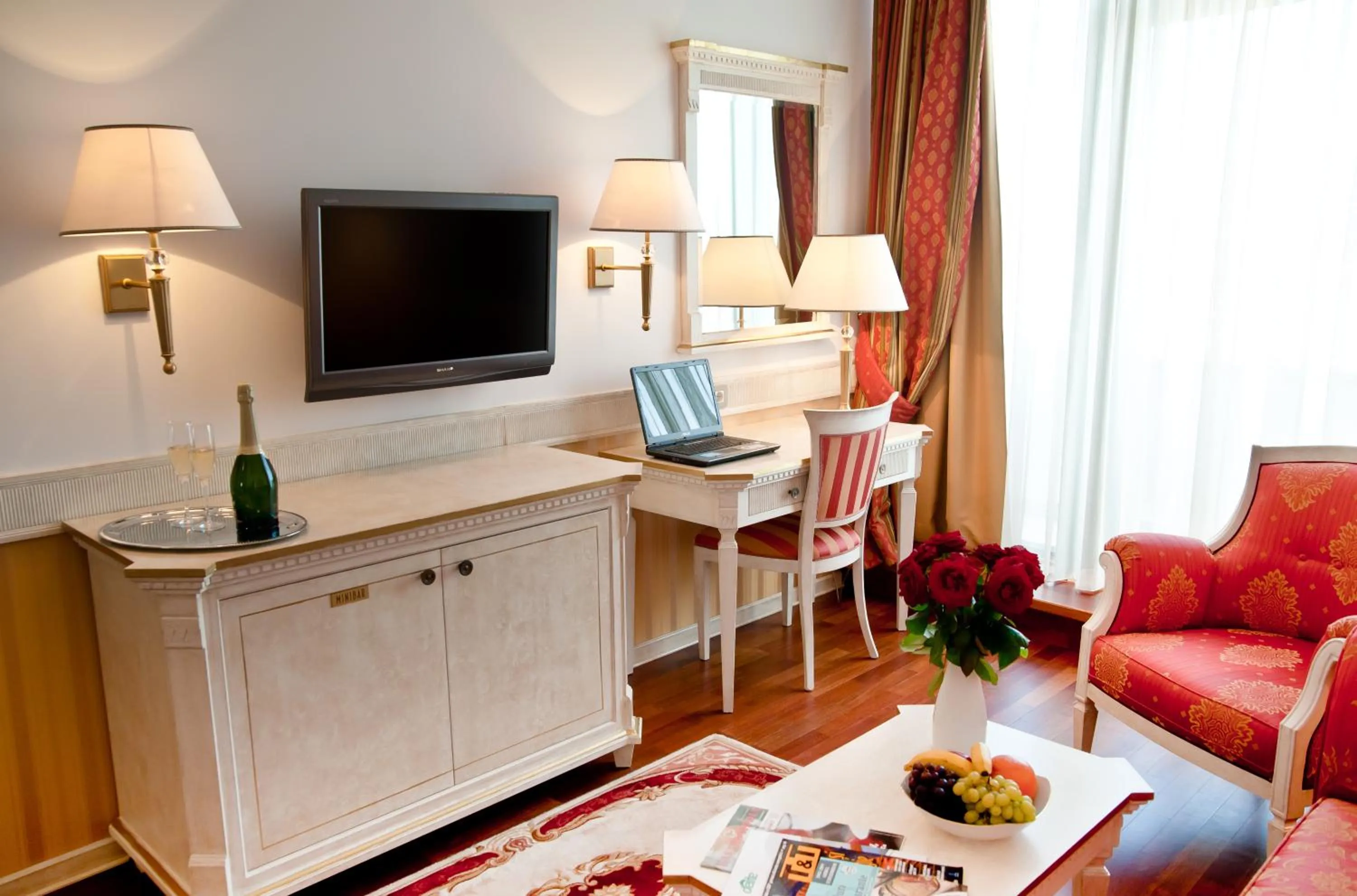 TV and multimedia in Hotel Beyfin