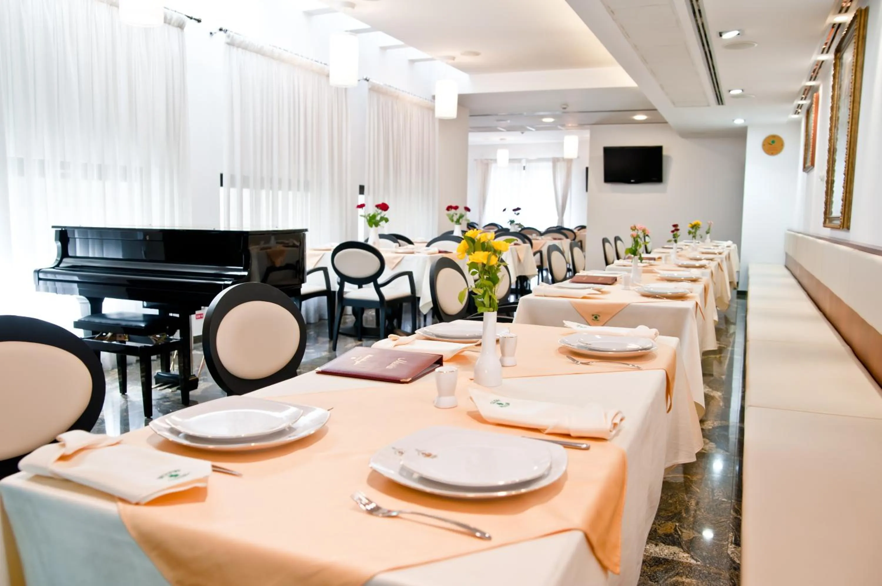 Restaurant/places to eat in Hotel Beyfin