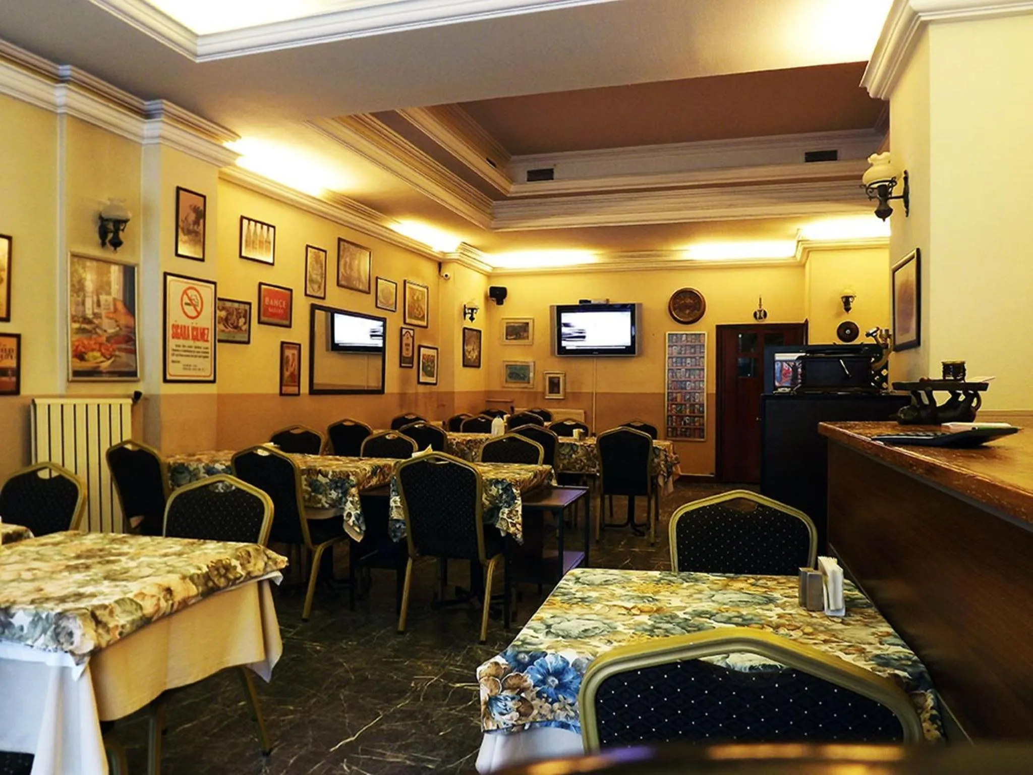 Restaurant/places to eat in First Apart Residence