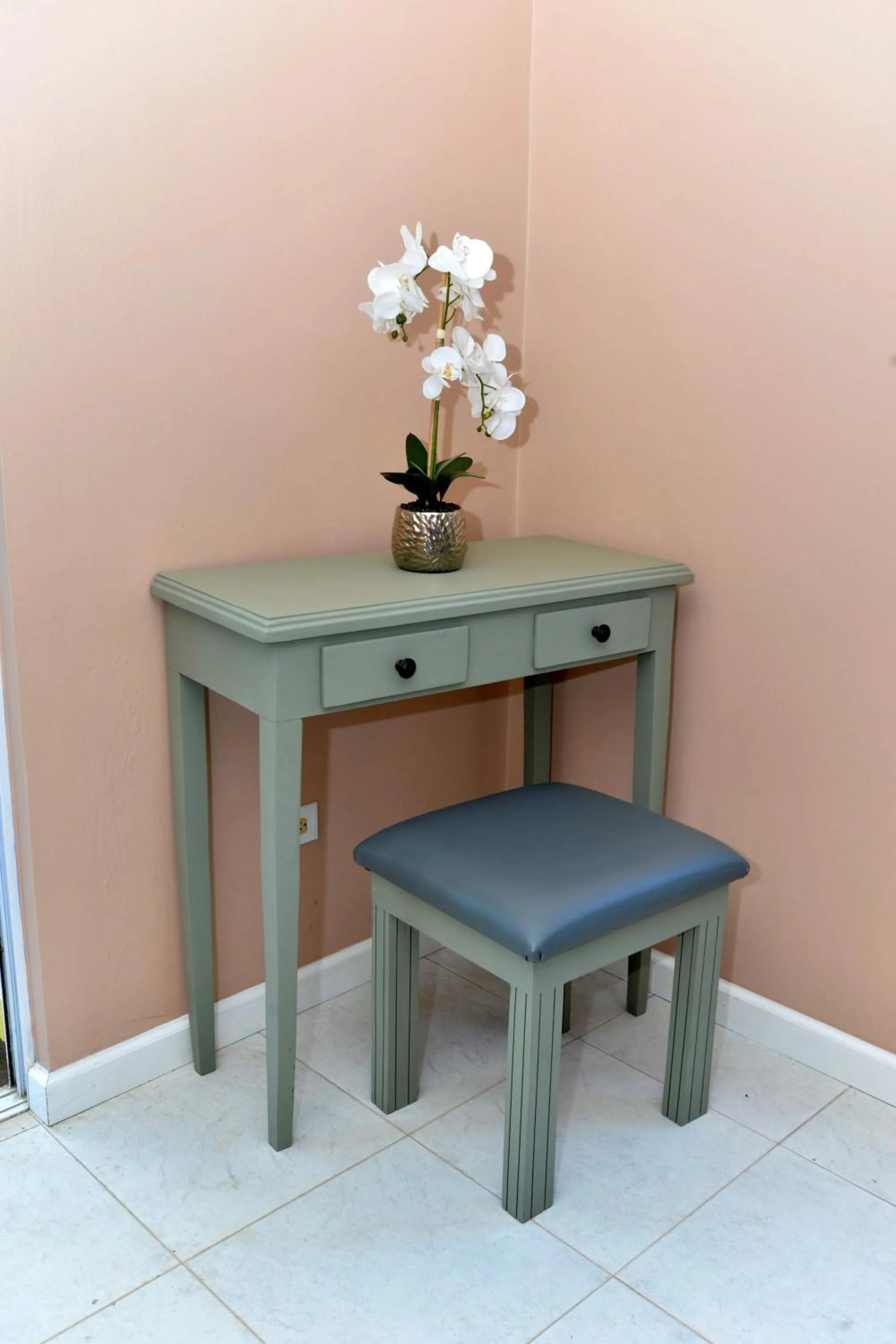 Property building in Takuma Boutque Hotel Hotel Rooms & Suites