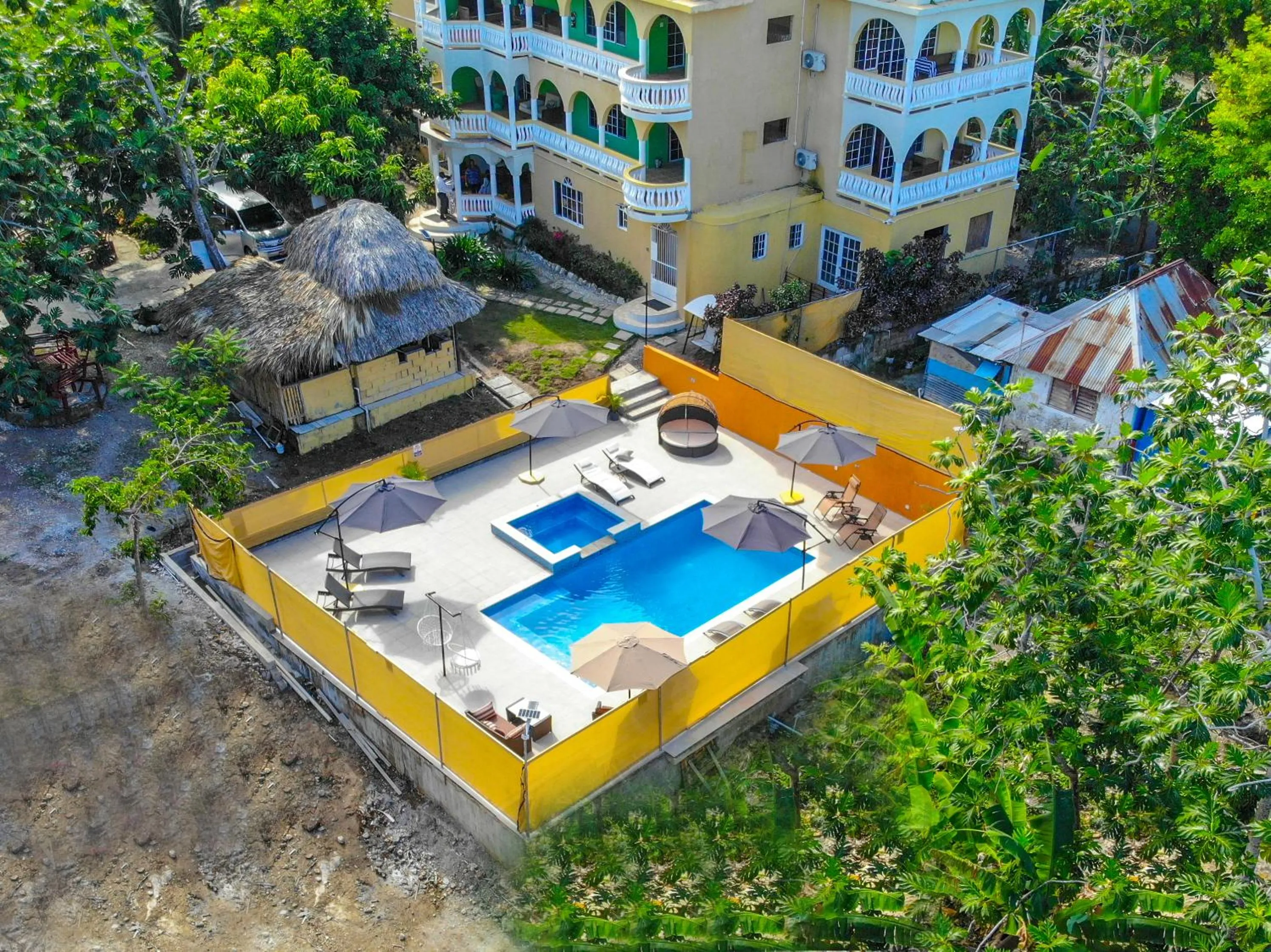 Property building in Takuma Boutque Hotel Hotel Rooms & Suites