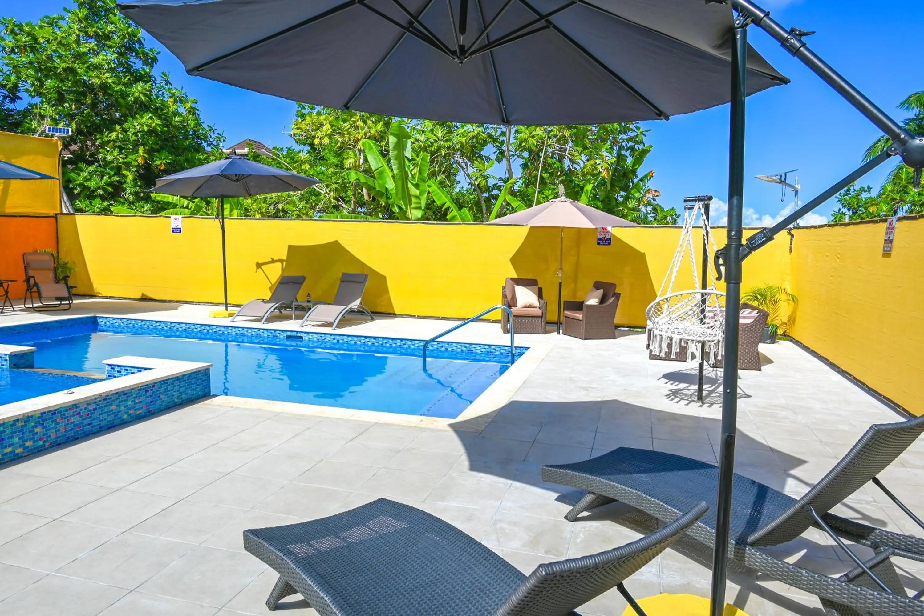 Hot Tub in Takuma Boutque Hotel Hotel Rooms & Suites