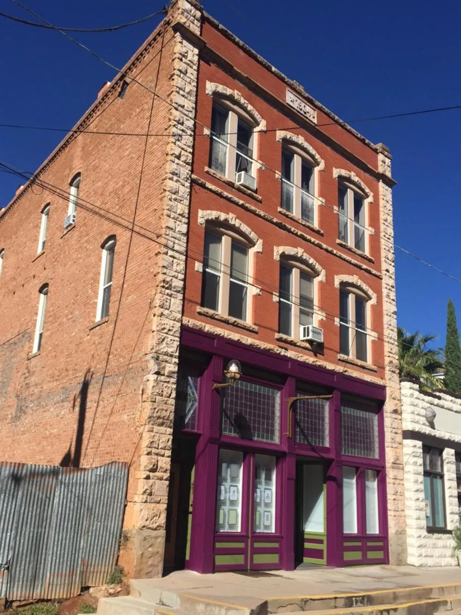 Facade/entrance in Bisbee Brownstone Suites
