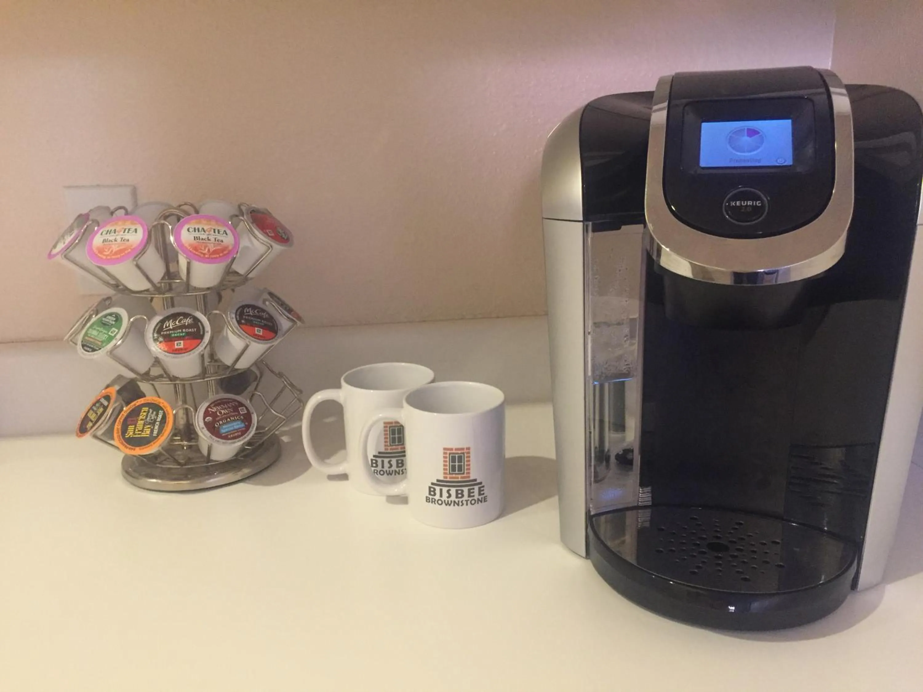 Coffee/tea facilities in Bisbee Brownstone Suites