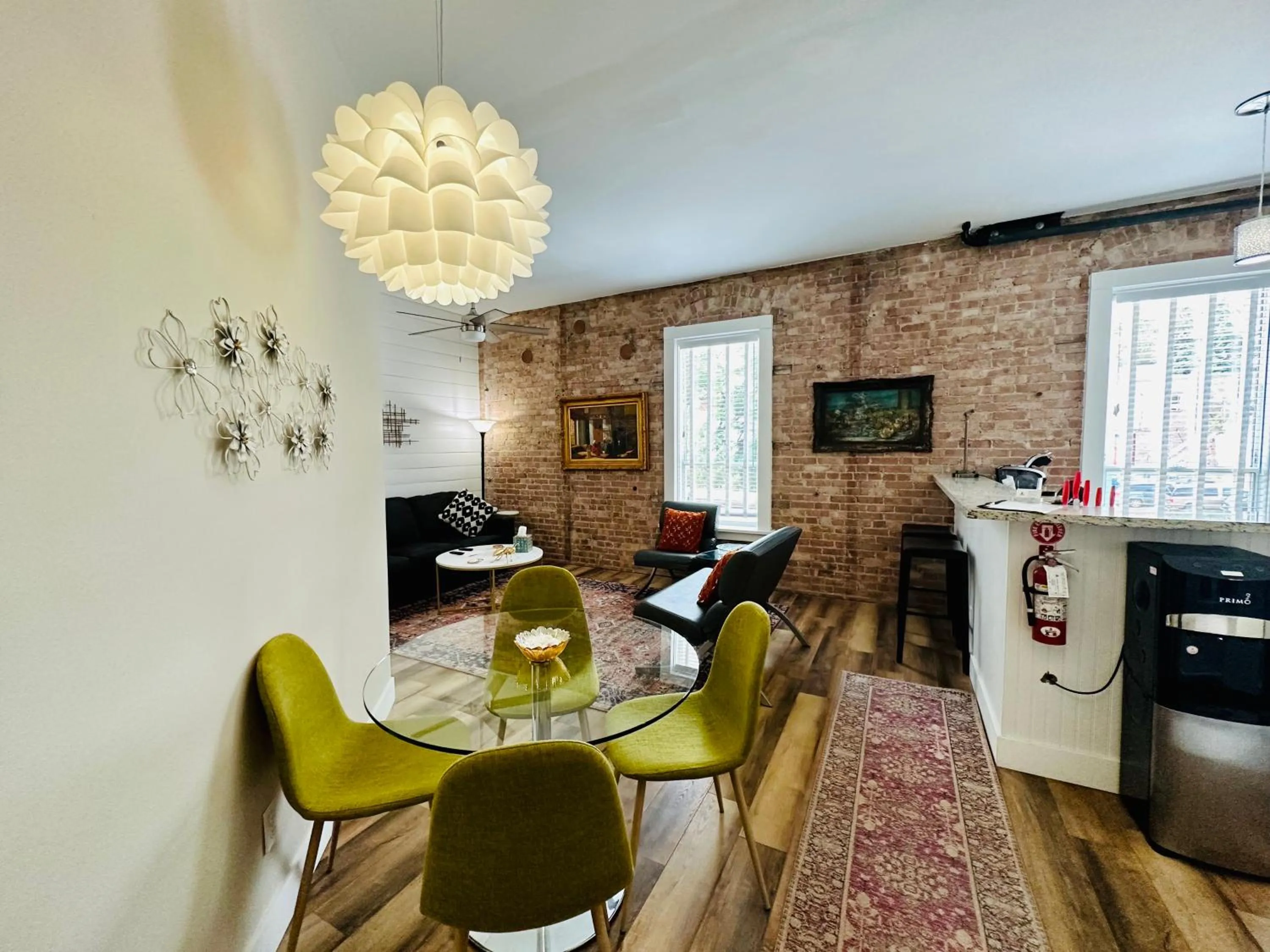 Dining area in Bisbee Brownstone Suites