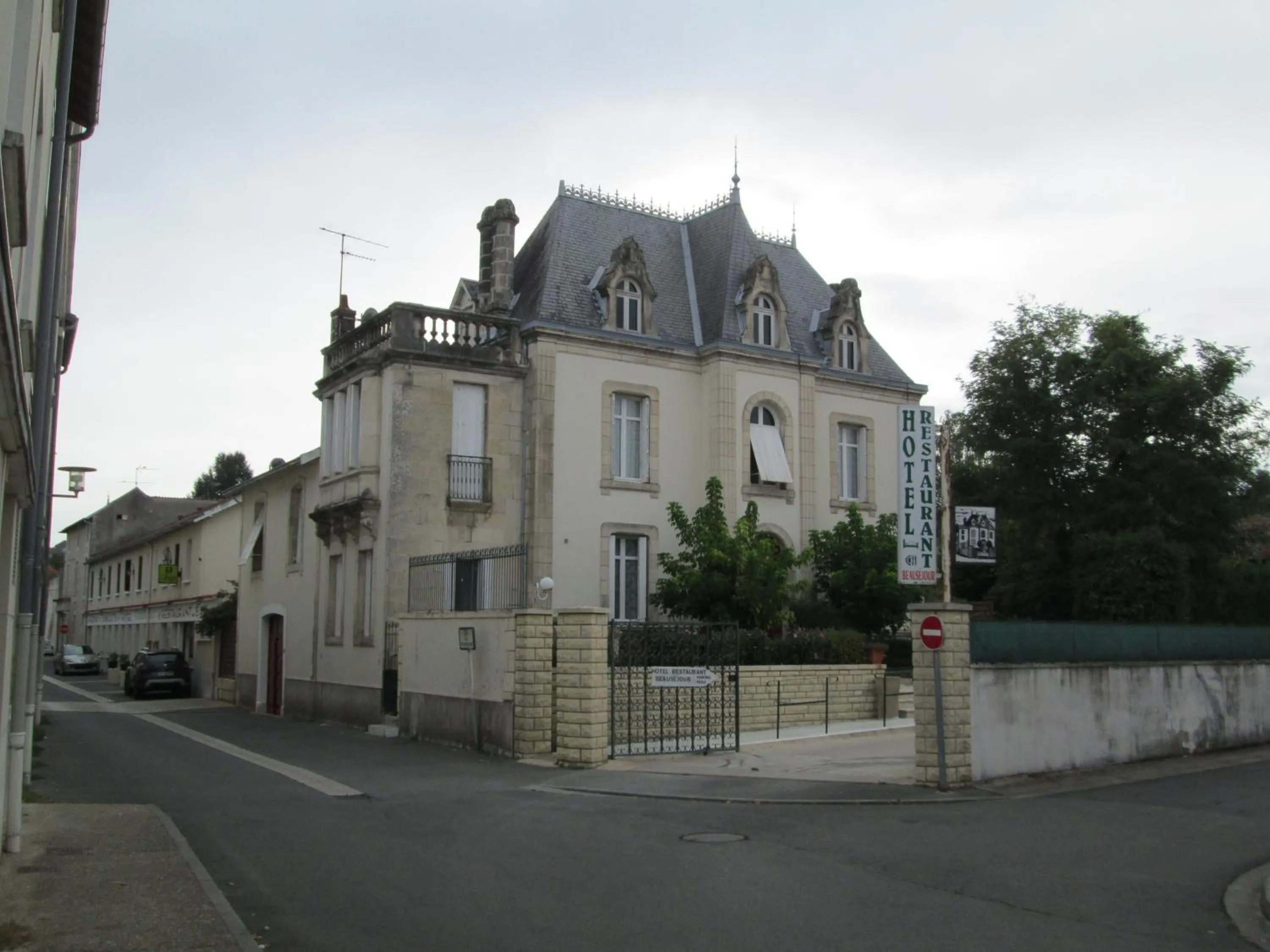 Logis Hôtel Beauséjour
