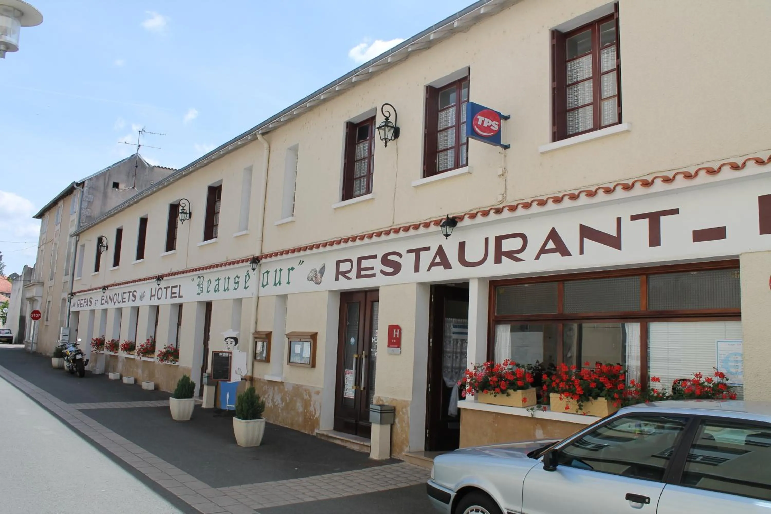Facade/entrance in Logis Hôtel Beauséjour