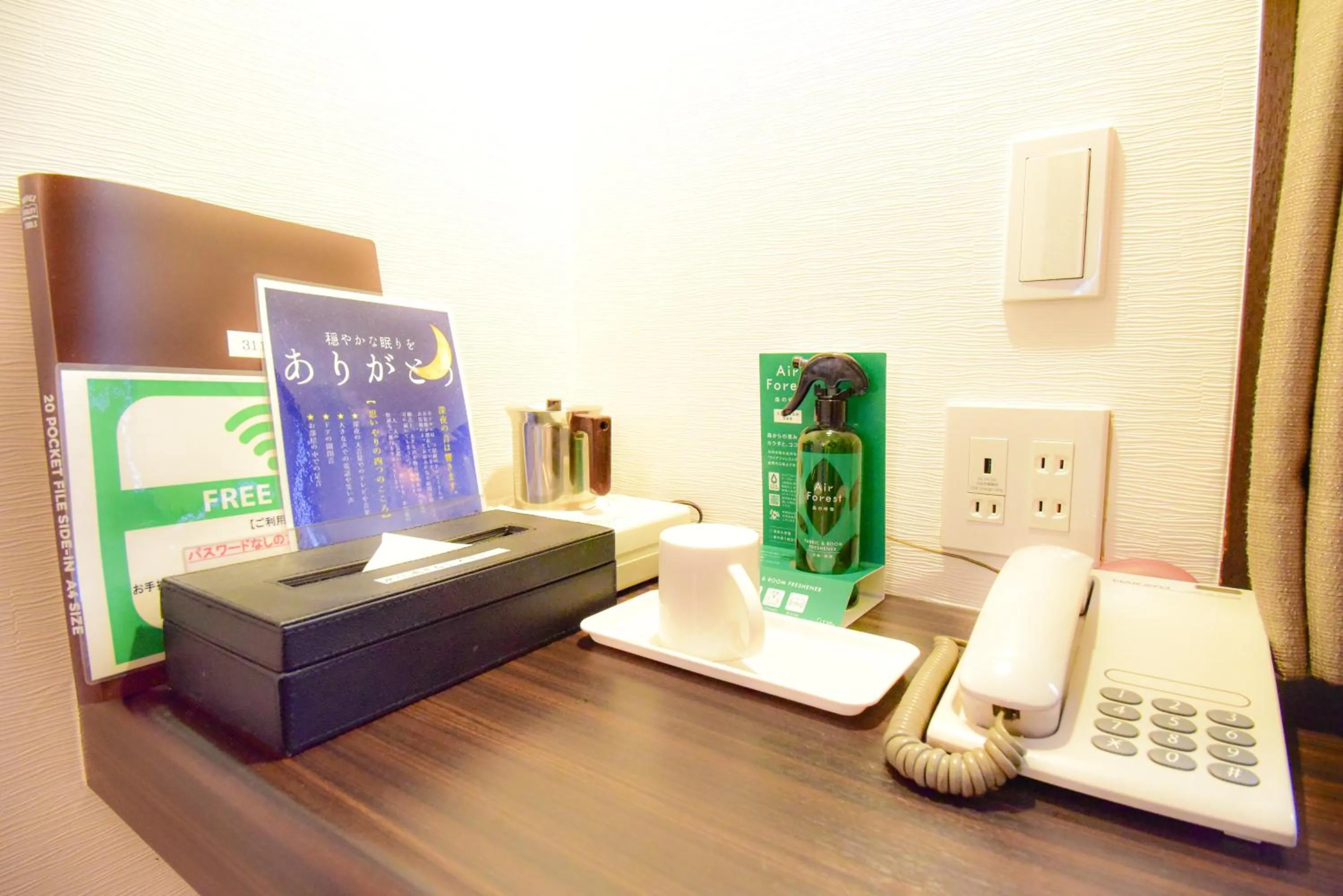 Photo of the whole room in Kamata Inn Social