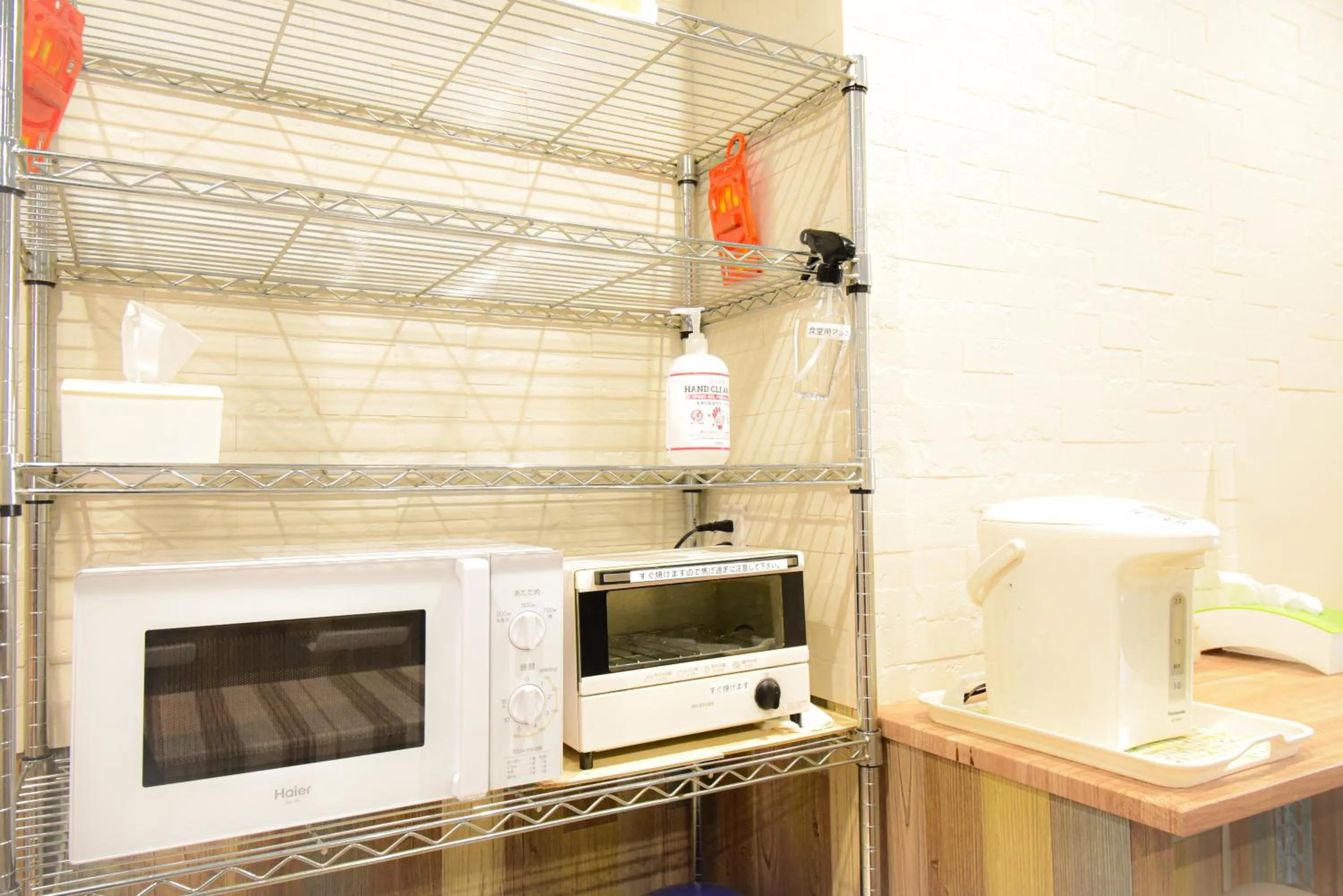 Communal lounge/ TV room in Kamata Inn Social