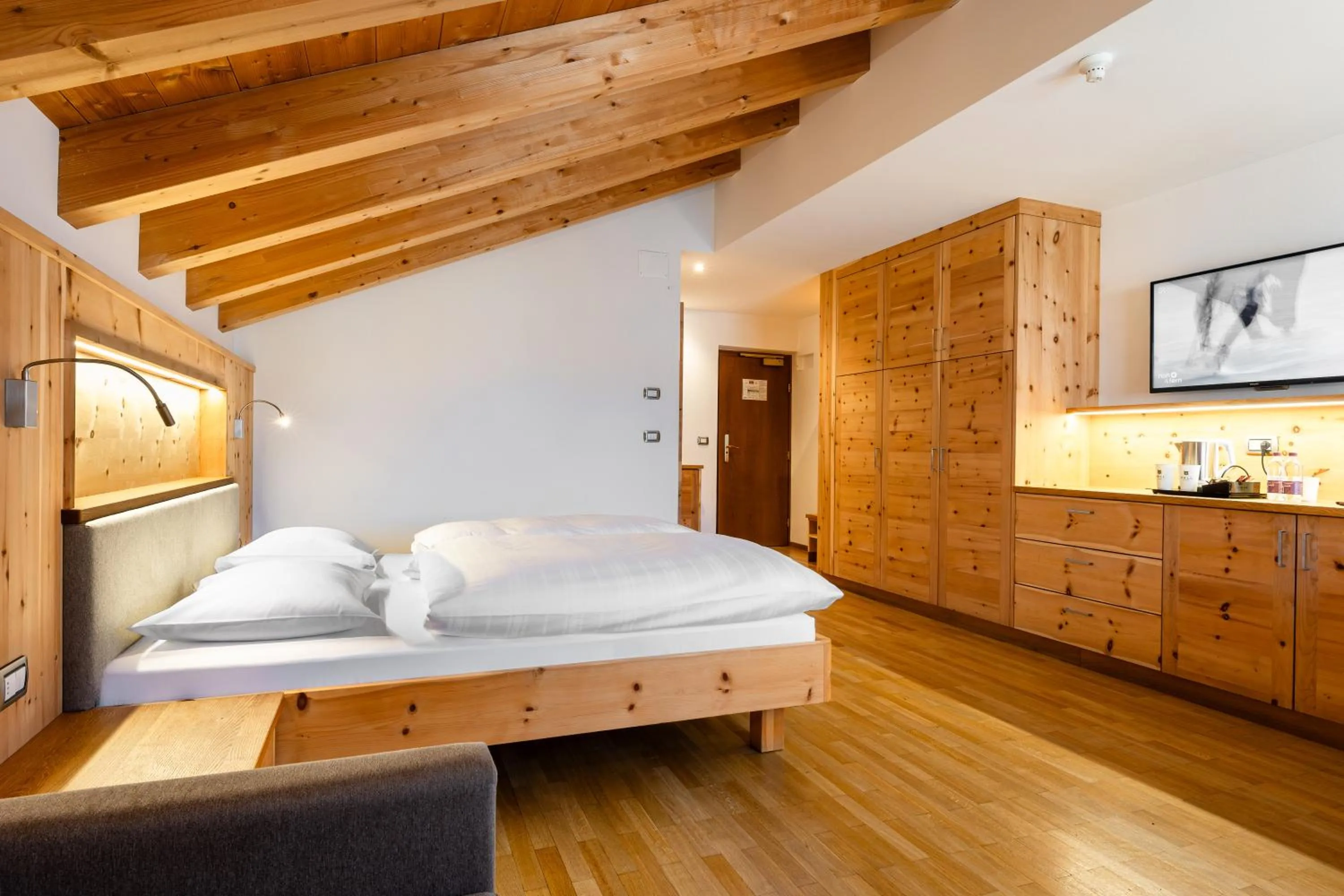 Bedroom, Bed in Hotel Hell