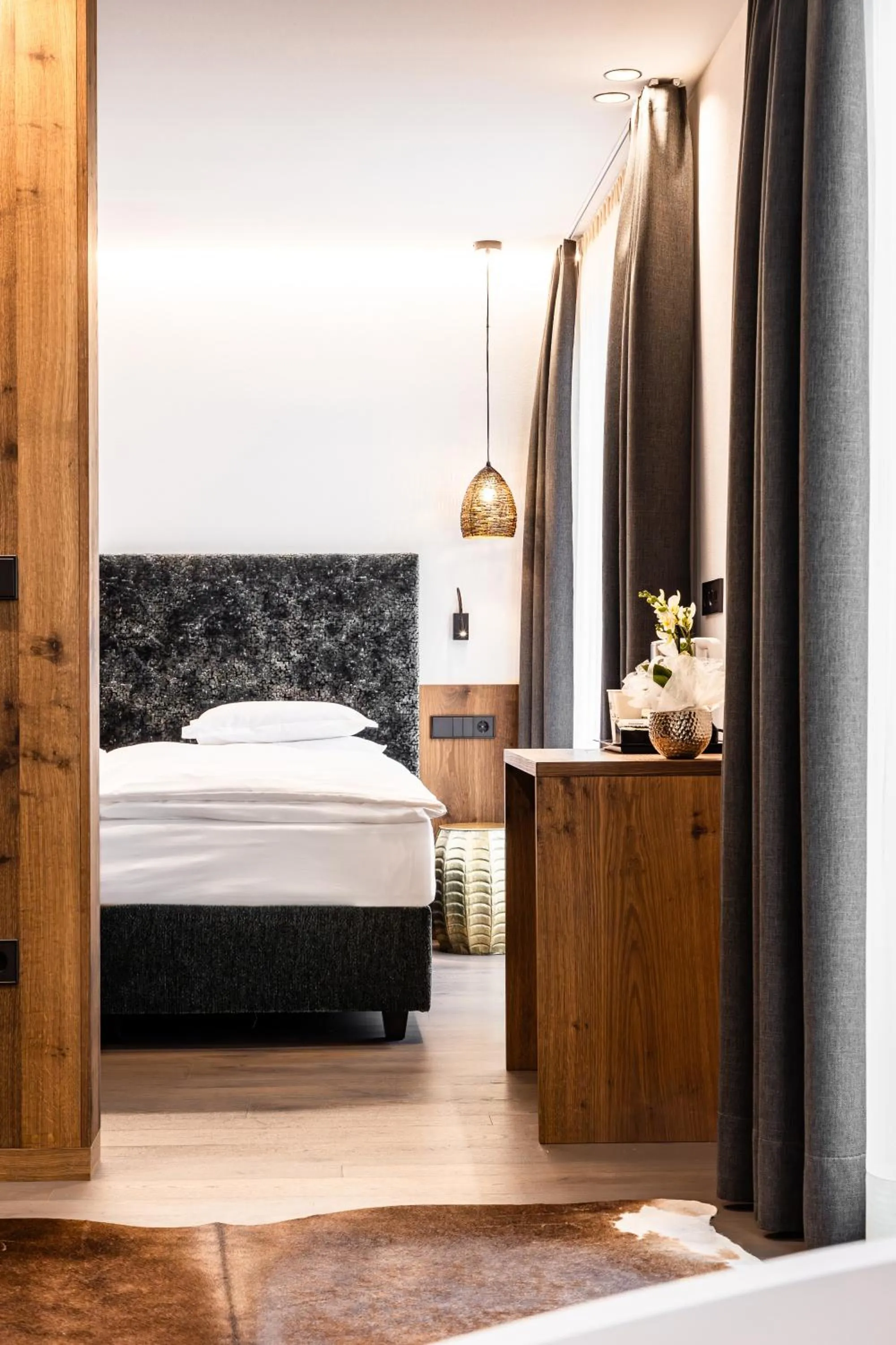 Bedroom, Bed in Hotel Hell