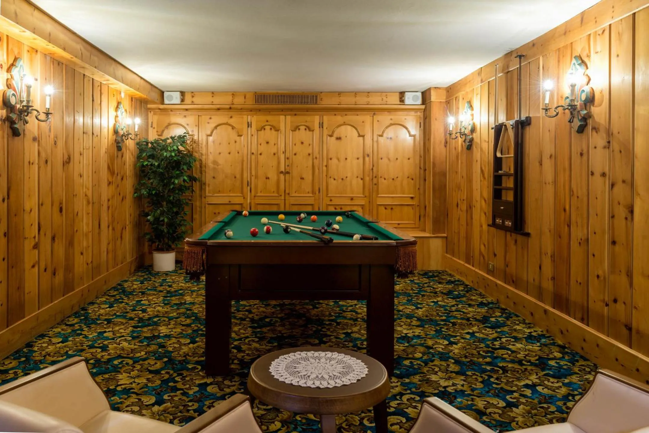 Billiard in Hotel Hell