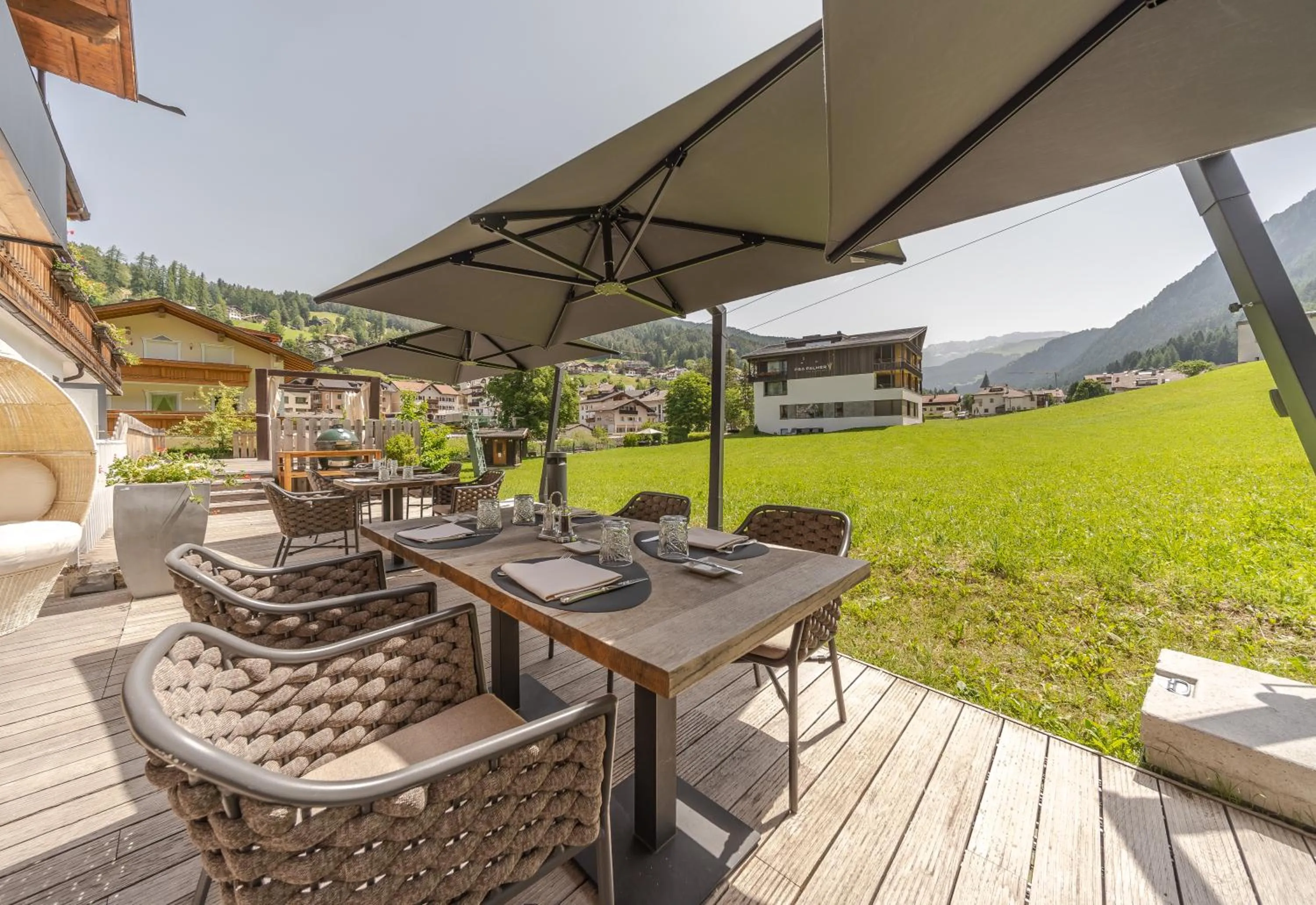 Restaurant/places to eat in Hotel Hell