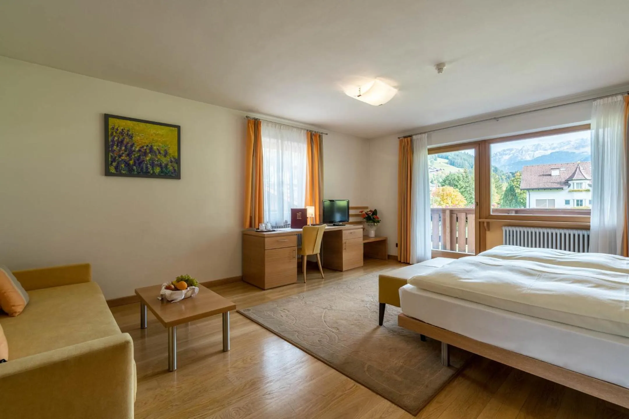 Balcony/Terrace, Bed in Hotel Hell