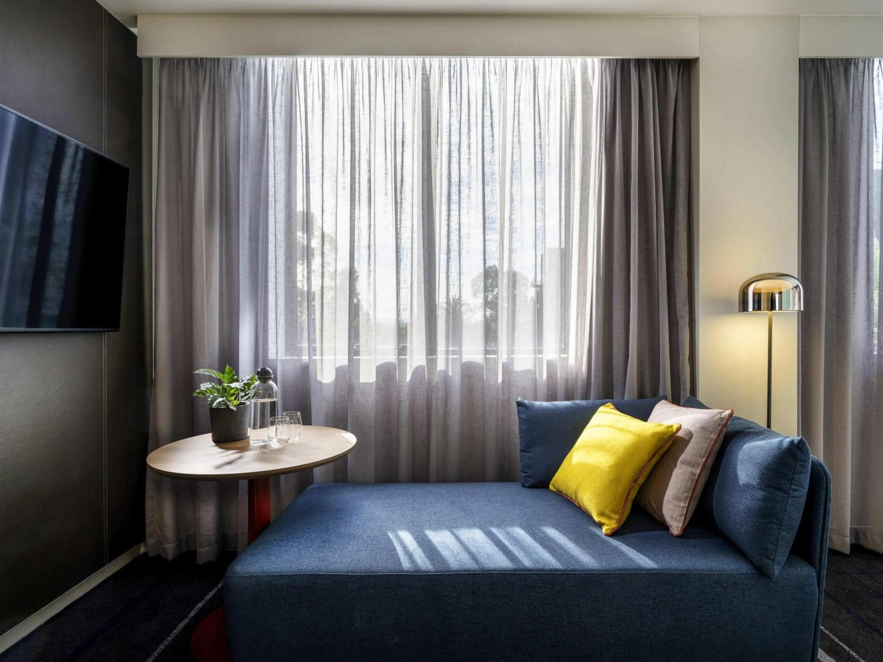 Bedroom, Bed in Novotel Melbourne Preston