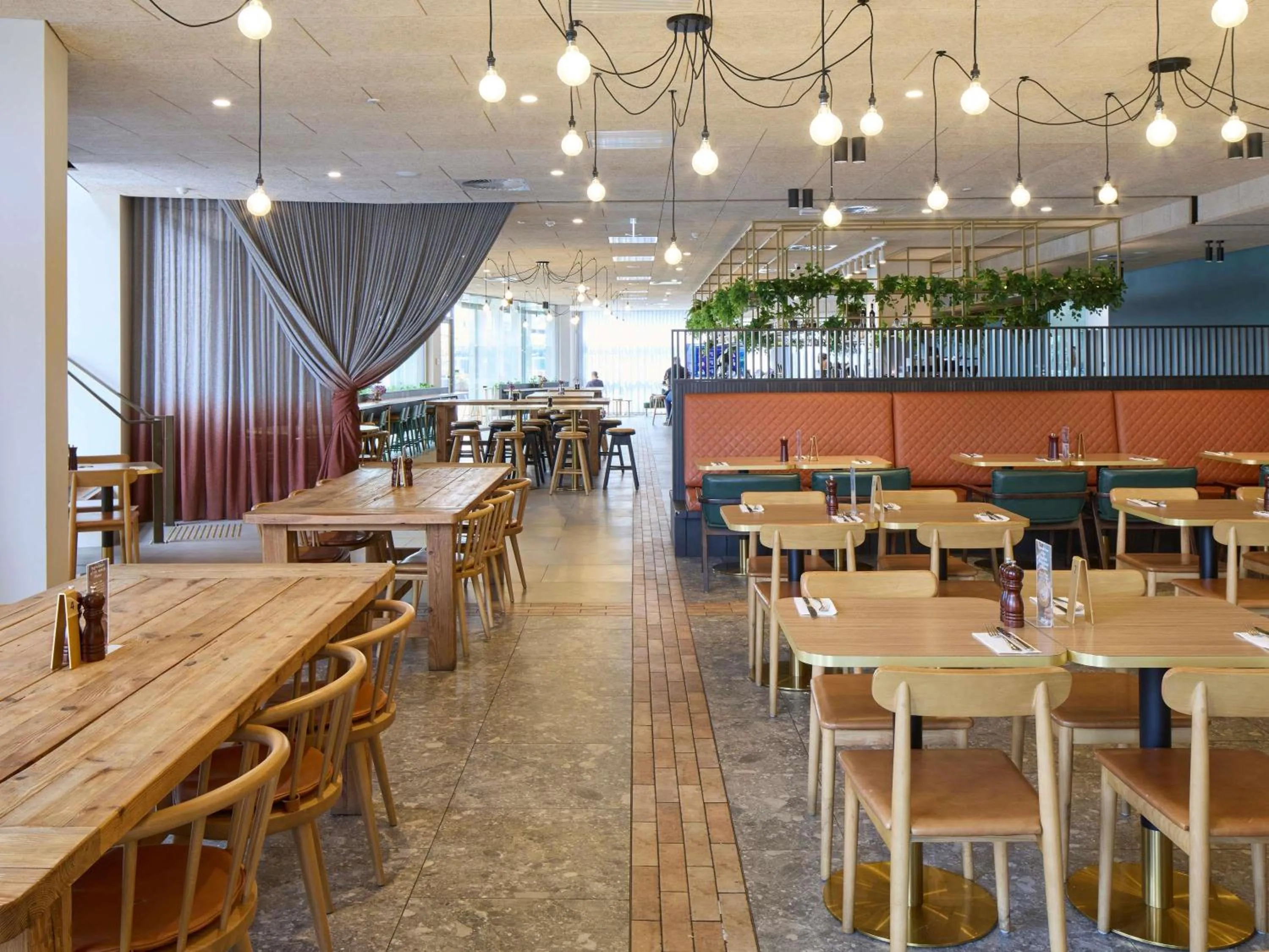 Restaurant/places to eat in Novotel Melbourne Preston