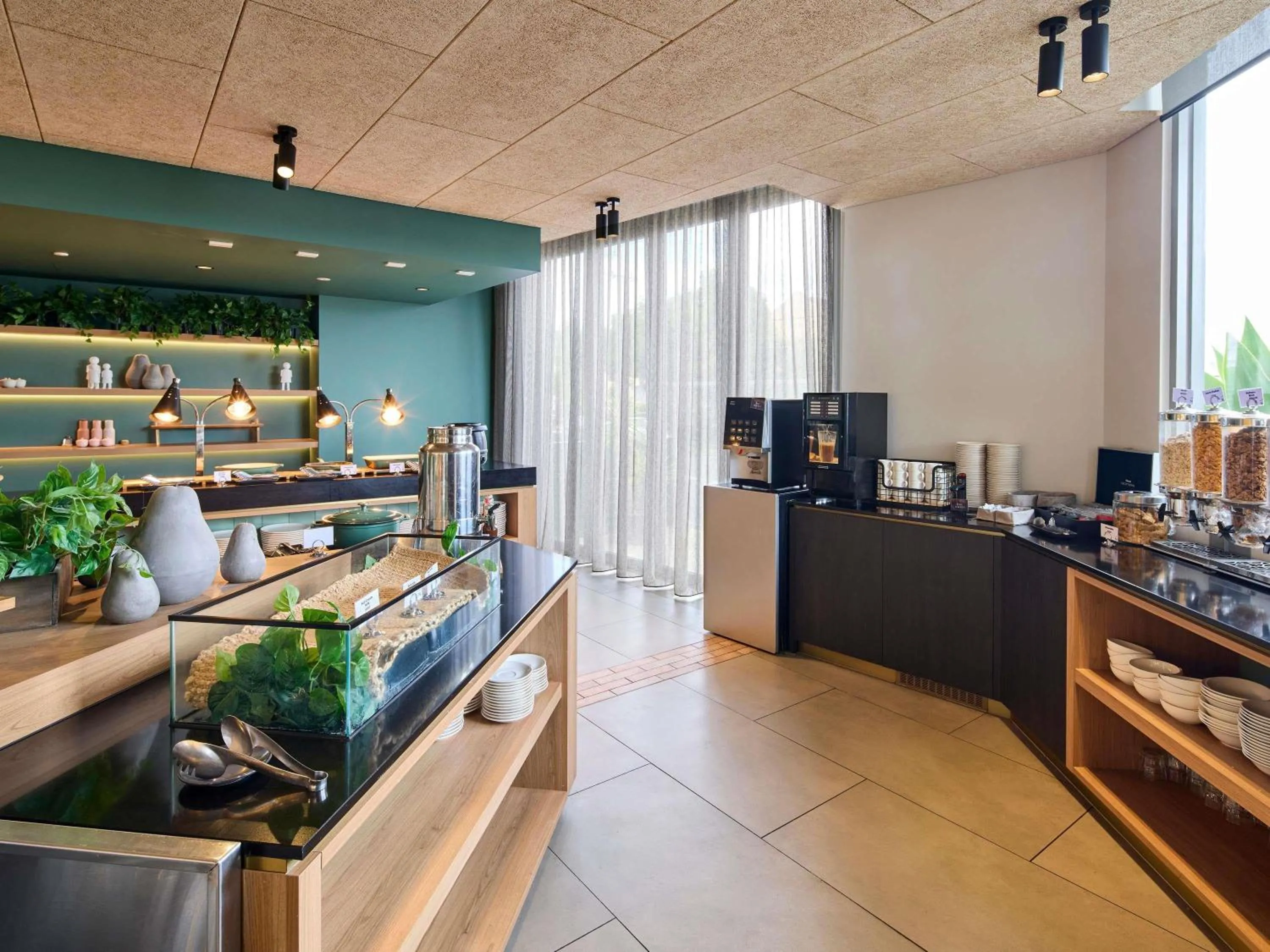 Restaurant/places to eat in Novotel Melbourne Preston