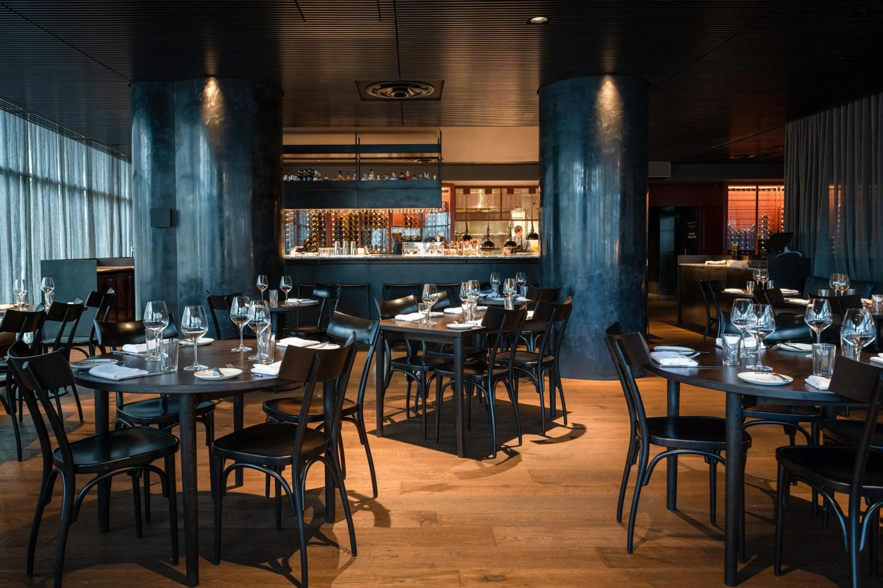 Restaurant/places to eat in Shadow Play by Peppers