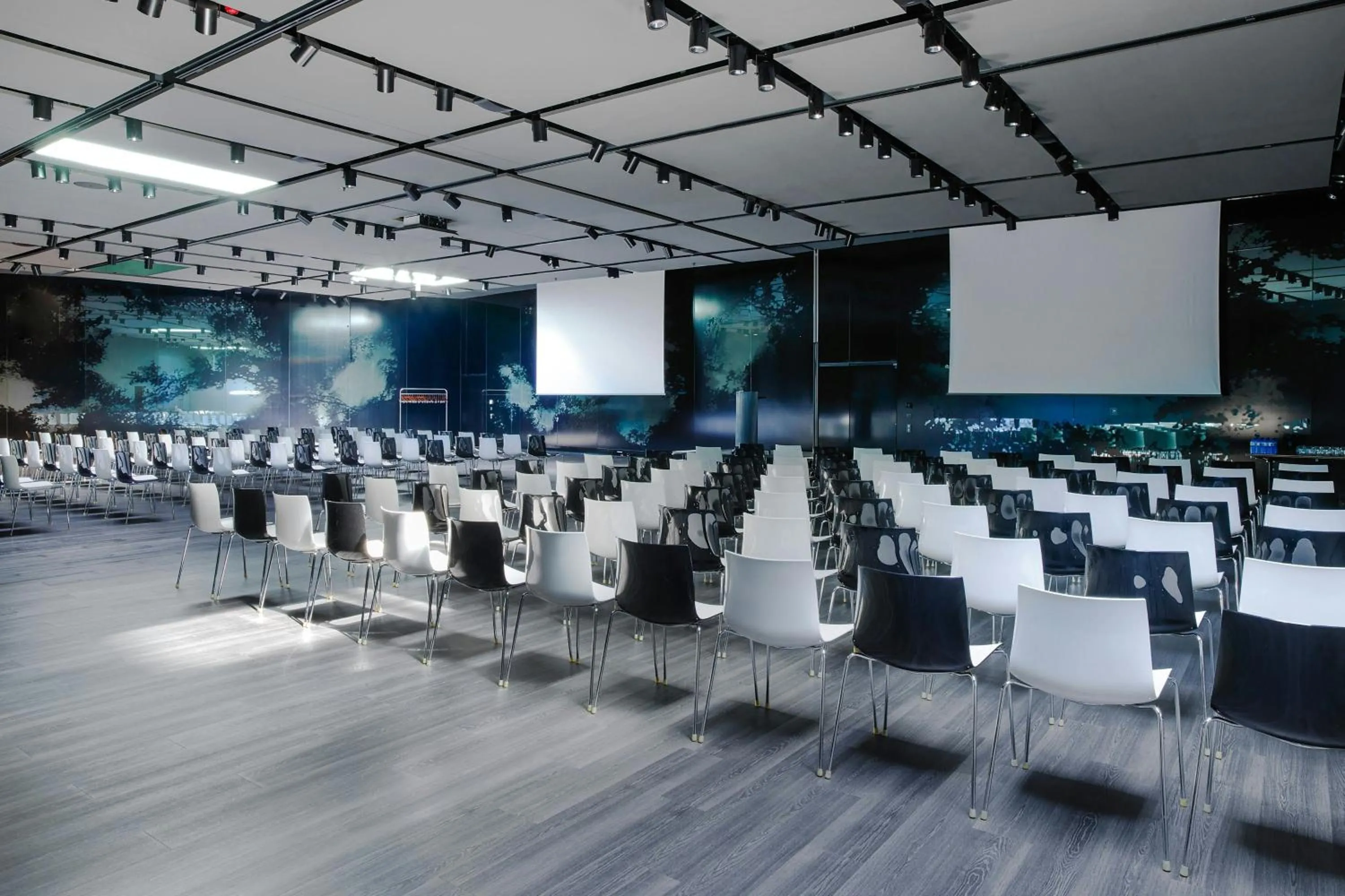 Meeting/conference room in Renaissance Barcelona Fira Hotel