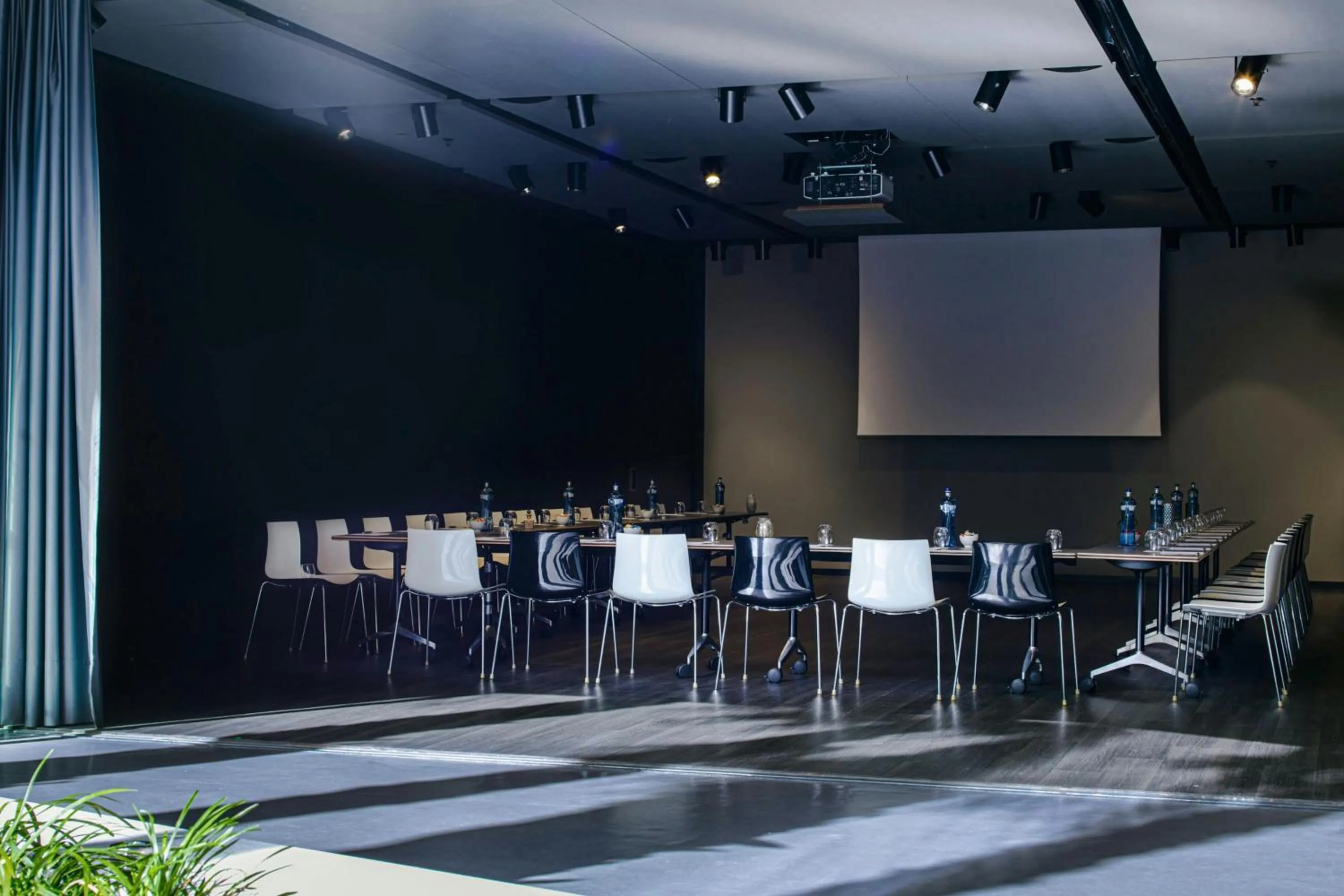 Meeting/conference room in Renaissance Barcelona Fira Hotel