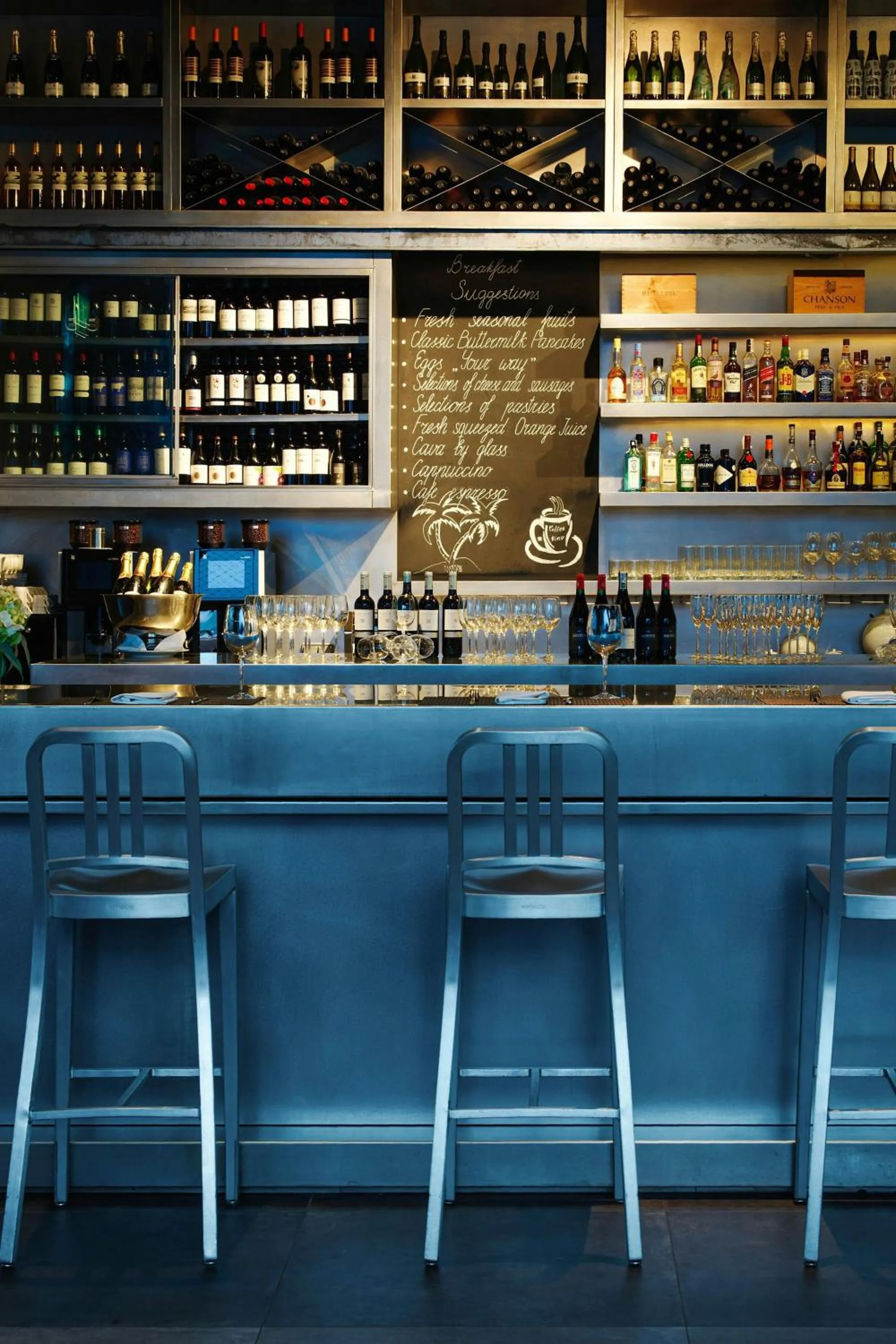 Lounge or bar in Renaissance Barcelona Fira Hotel