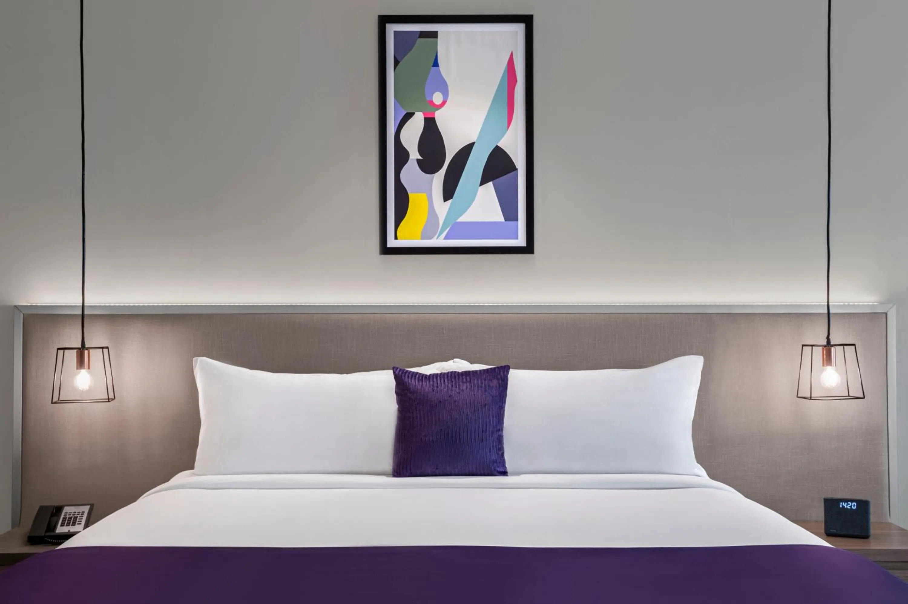 Bed in Leva Hotel and Suites, Opposite Downtown