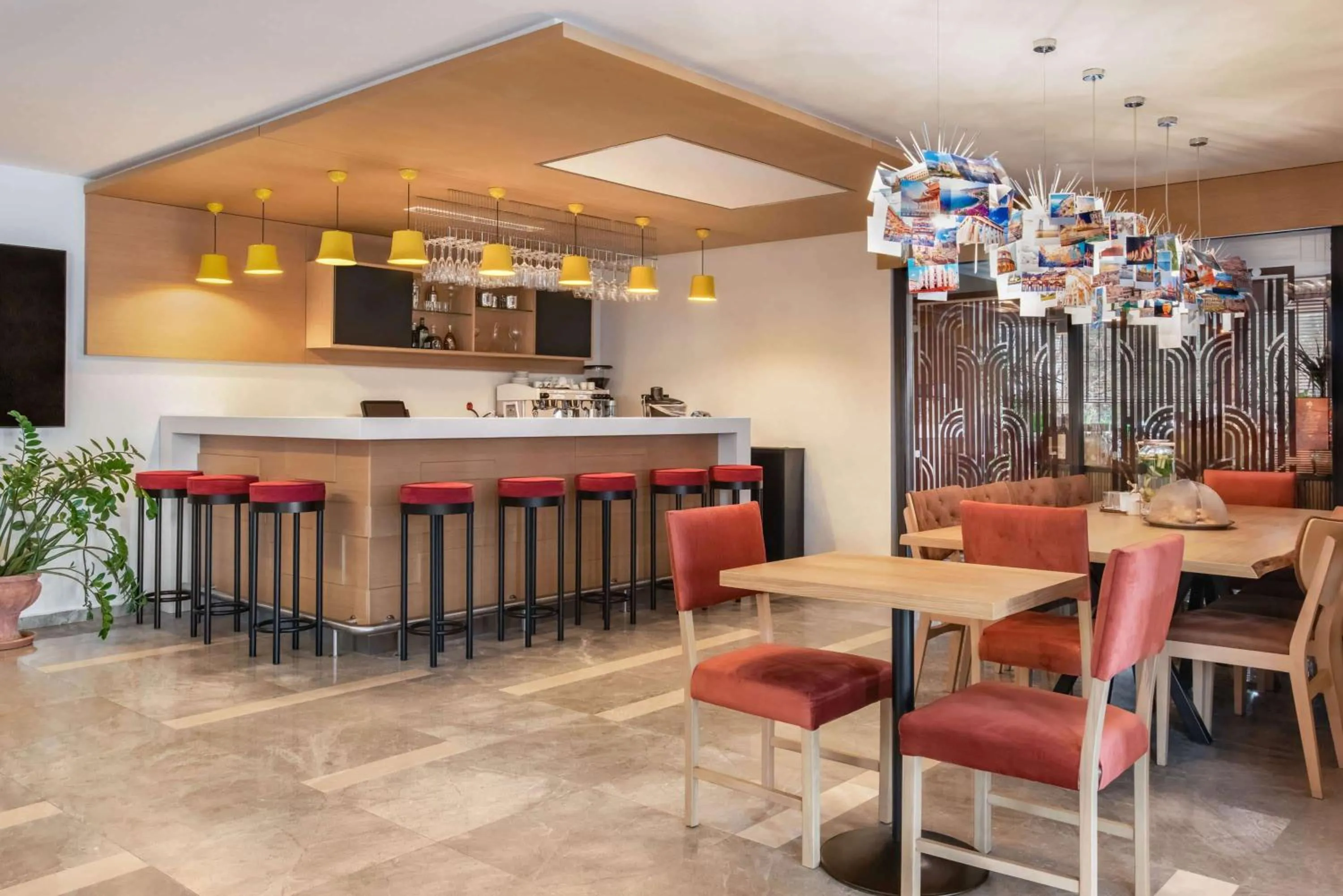 Lounge or bar in TRYP by Wyndham Ankara Oran