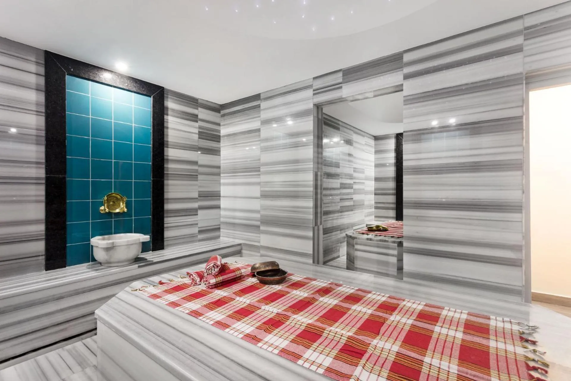 Sauna, Bed in TRYP by Wyndham Ankara Oran