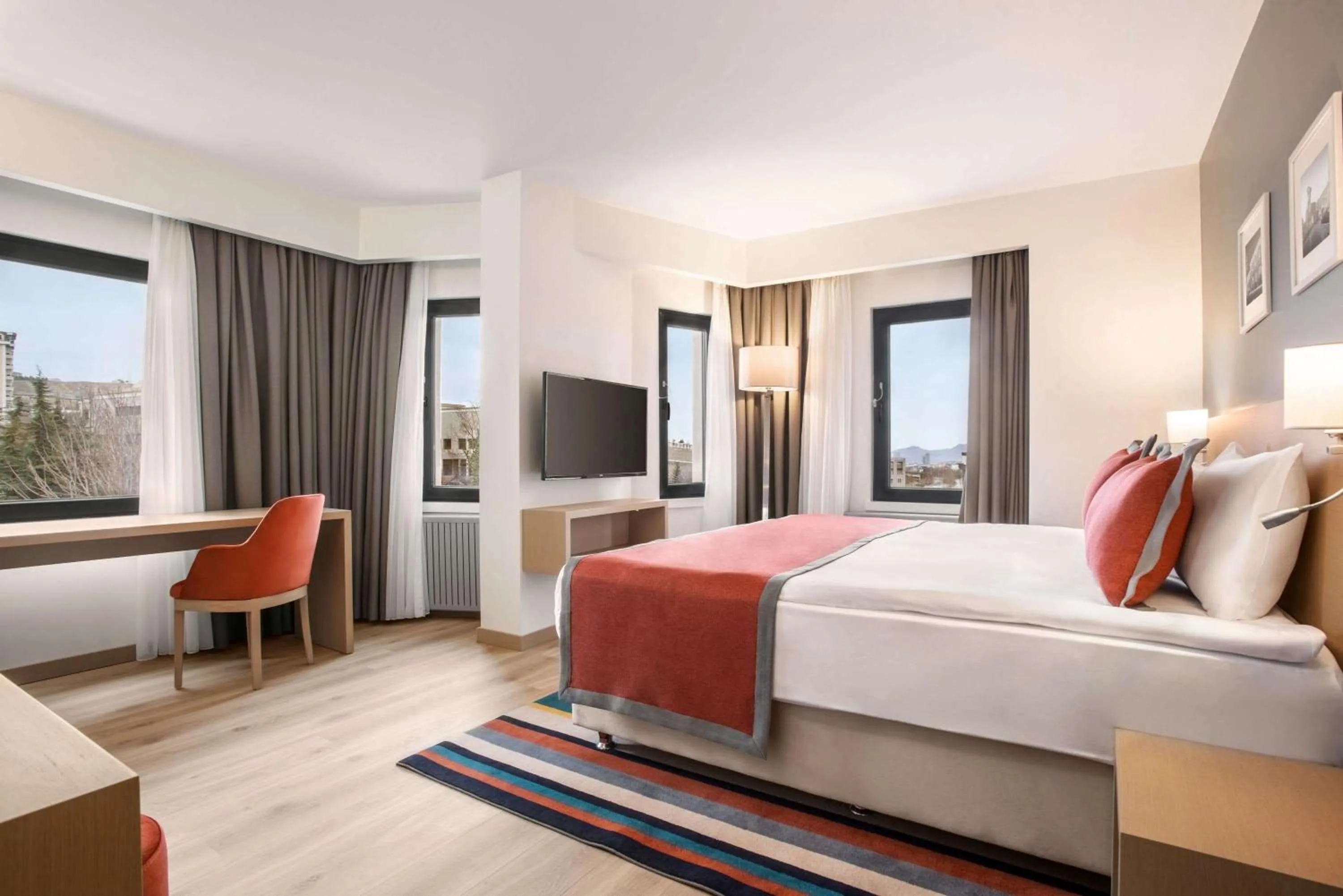 Shower, Bed in TRYP by Wyndham Ankara Oran