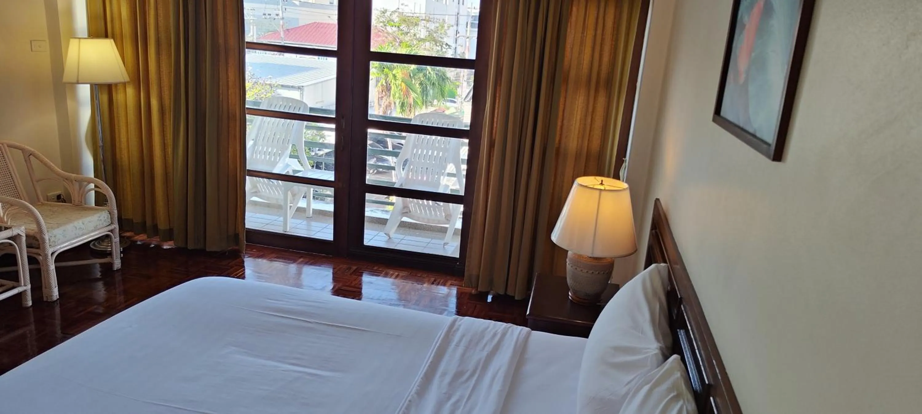 Bed in Puangpen Villa Hotel