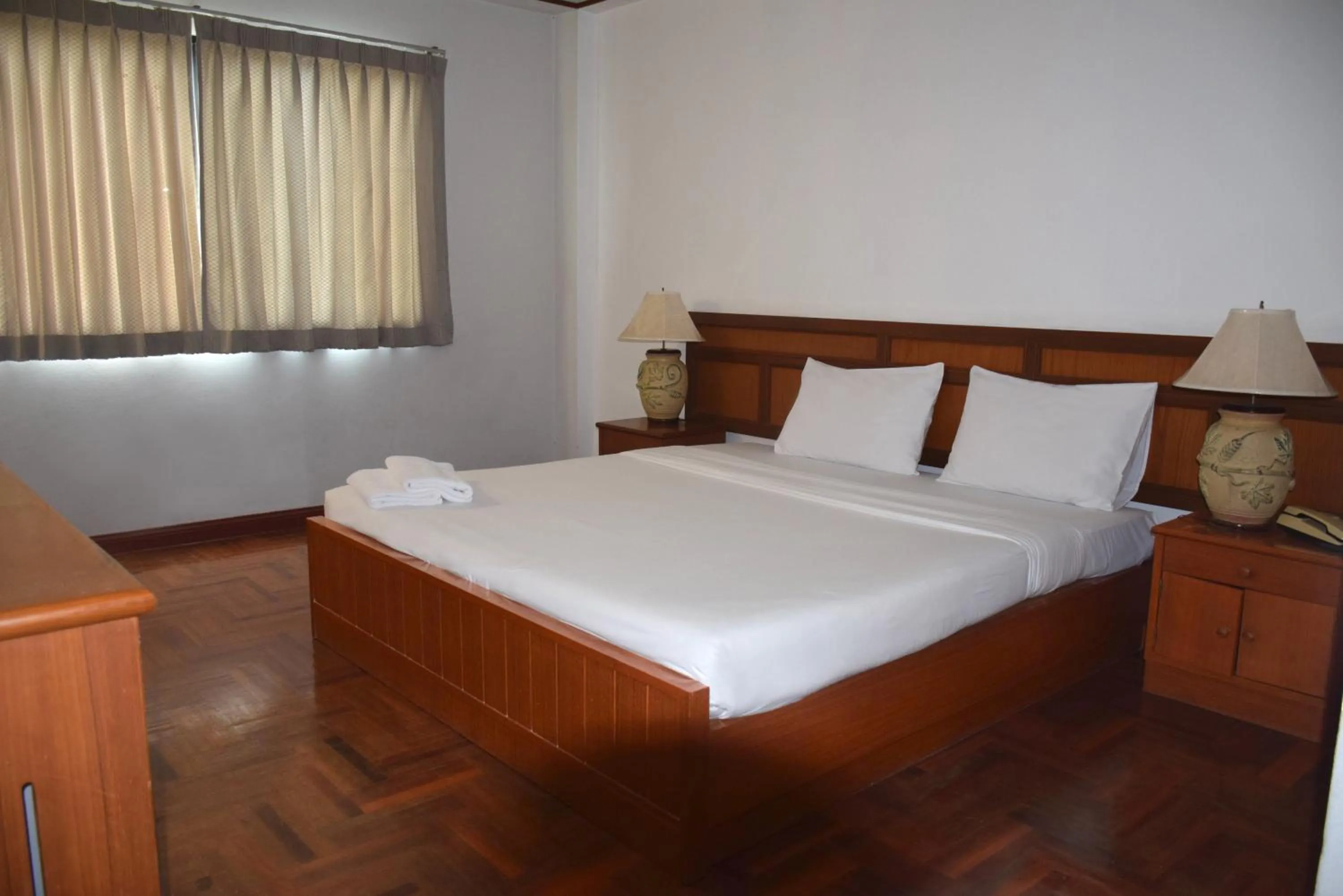 Bed in Puangpen Villa Hotel
