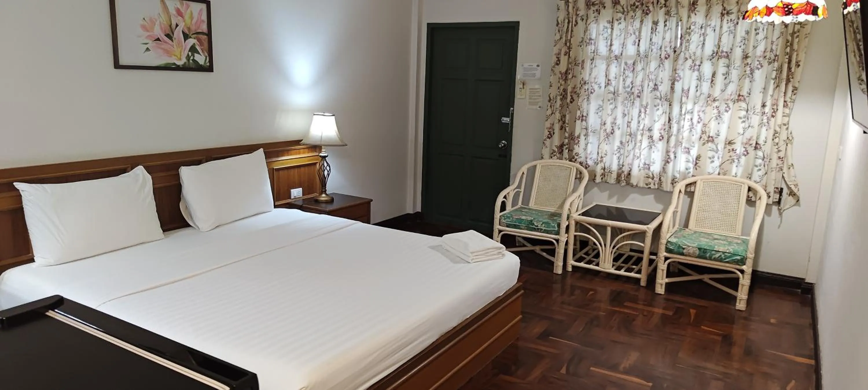 Bed in Puangpen Villa Hotel