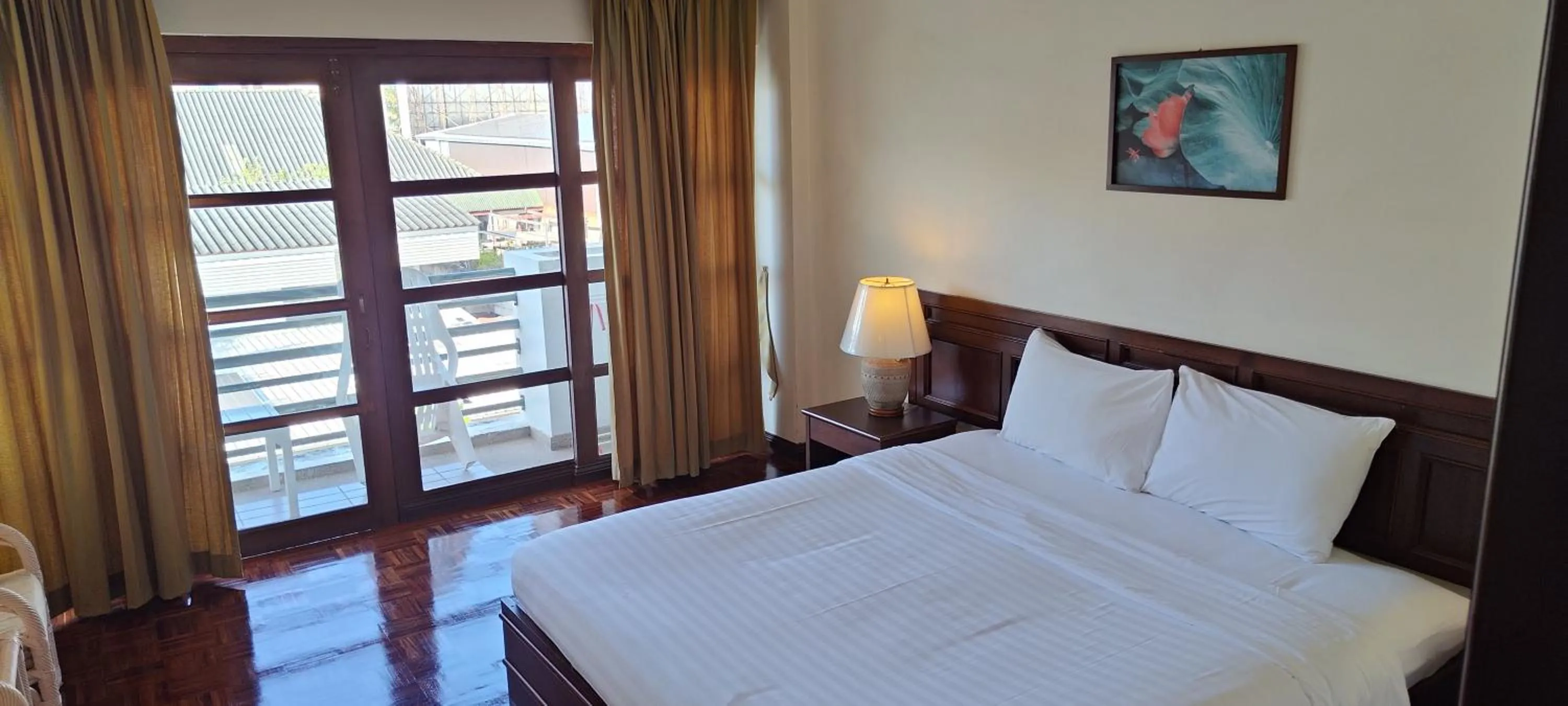 Bed in Puangpen Villa Hotel