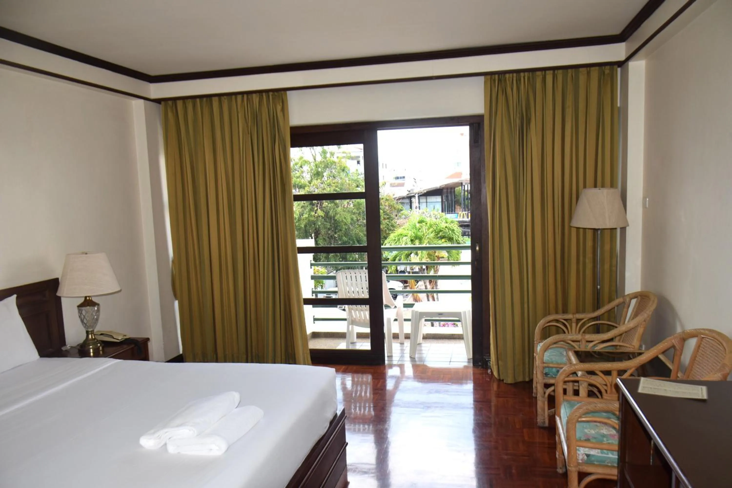 Bed in Puangpen Villa Hotel