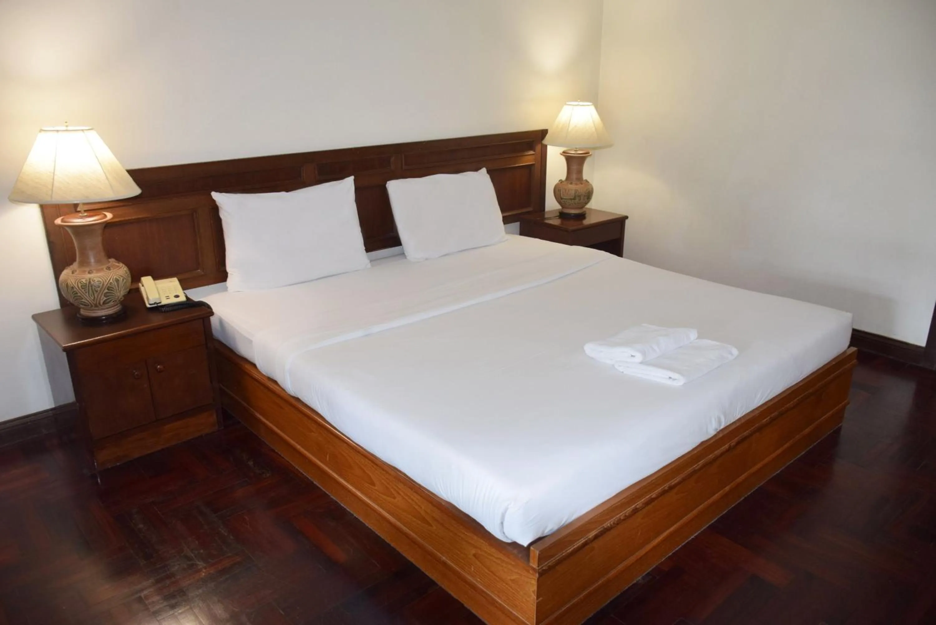 Bed in Puangpen Villa Hotel