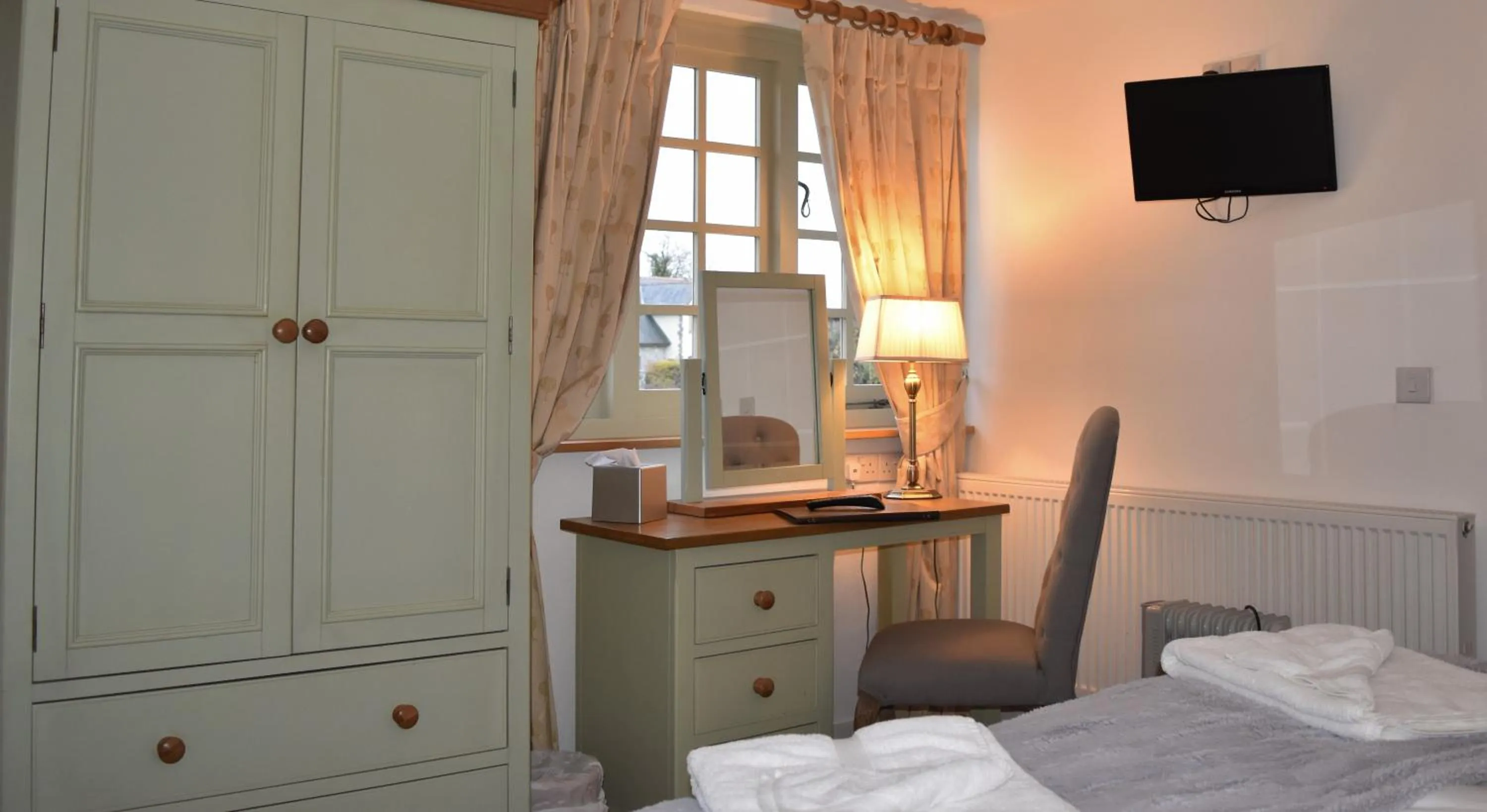 TV and multimedia, Bed in Three Horseshoes Country Inn