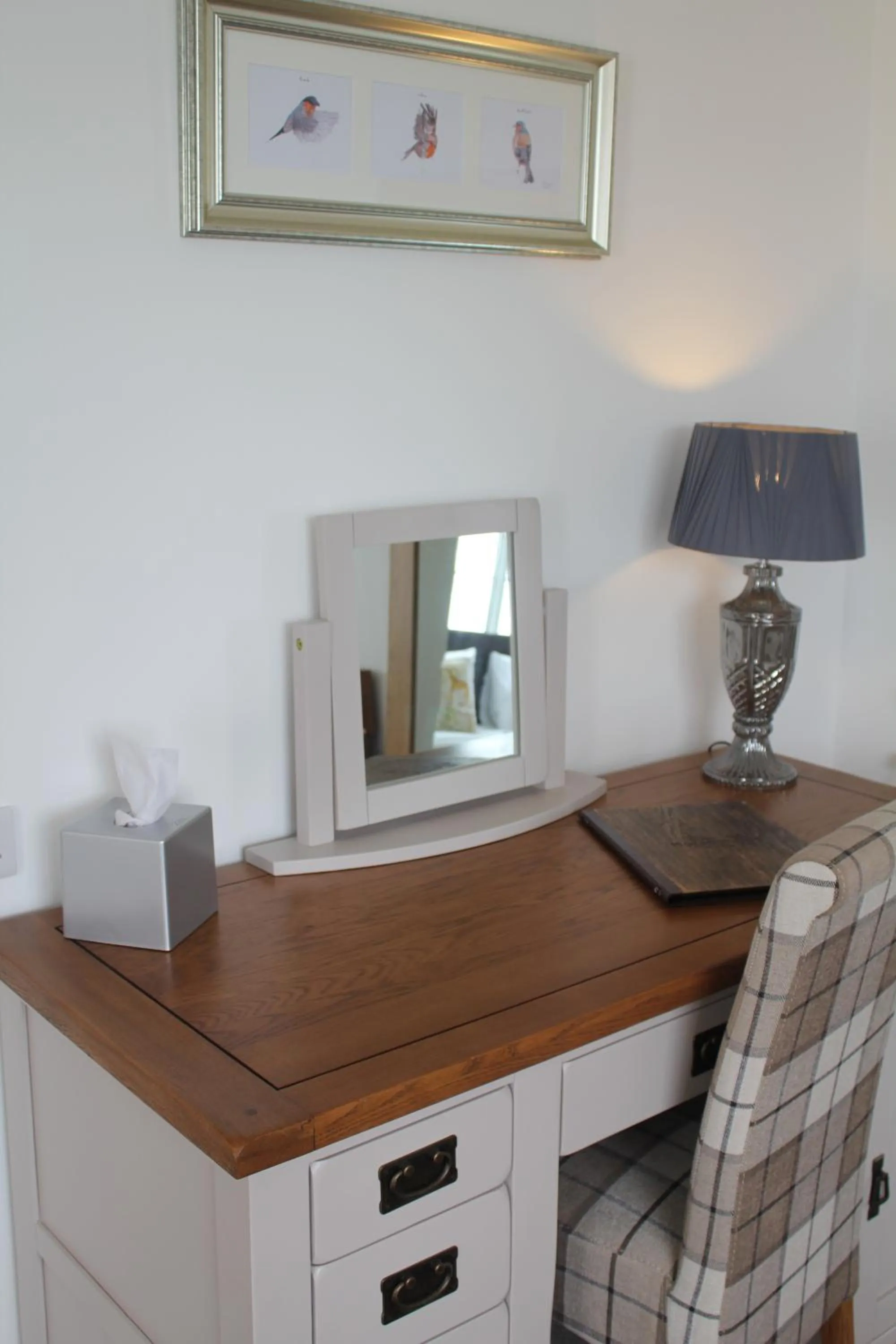 Decorative detail in Three Horseshoes Country Inn