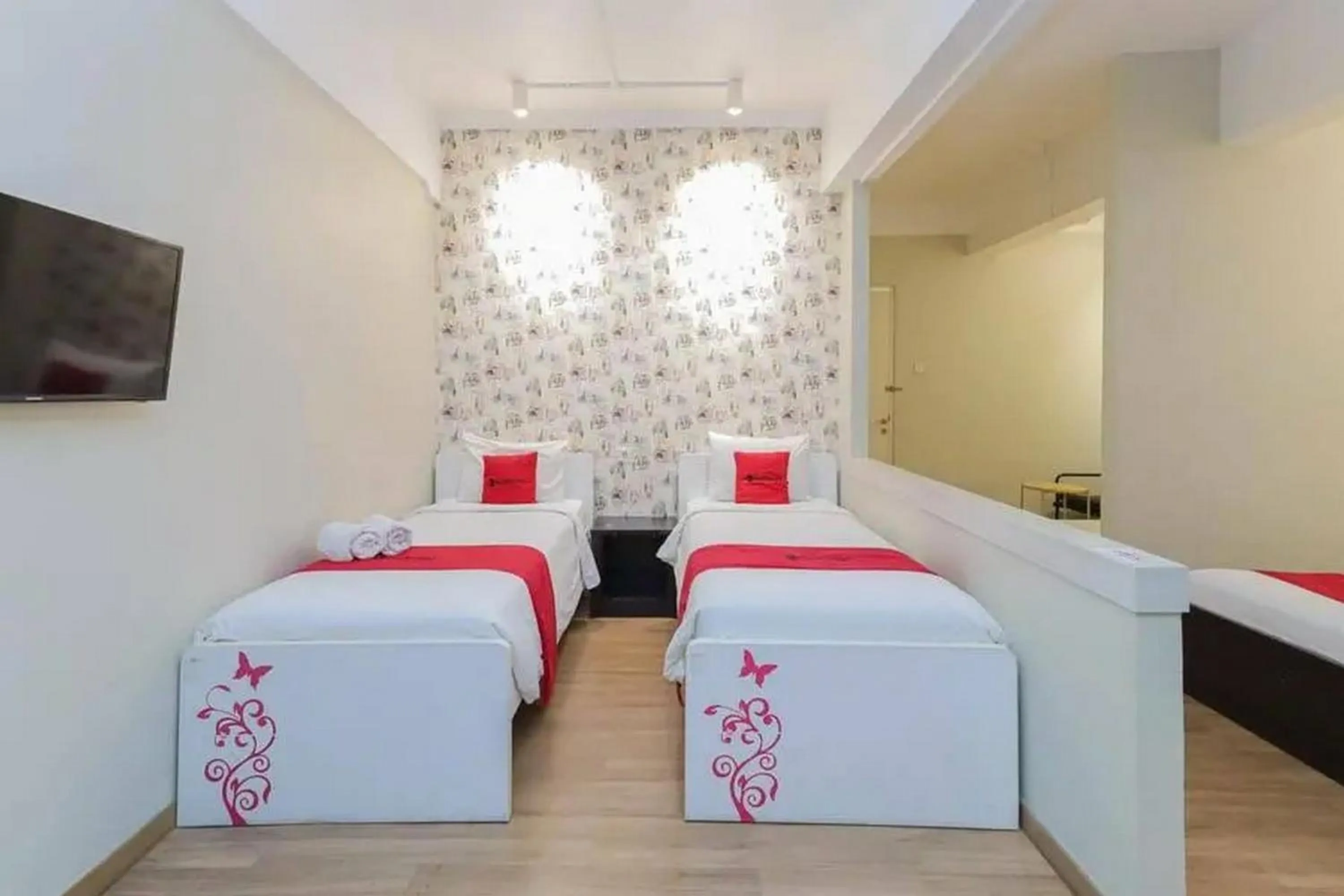 Bedroom, Bed in RedDoorz Plus at Riverside Malang