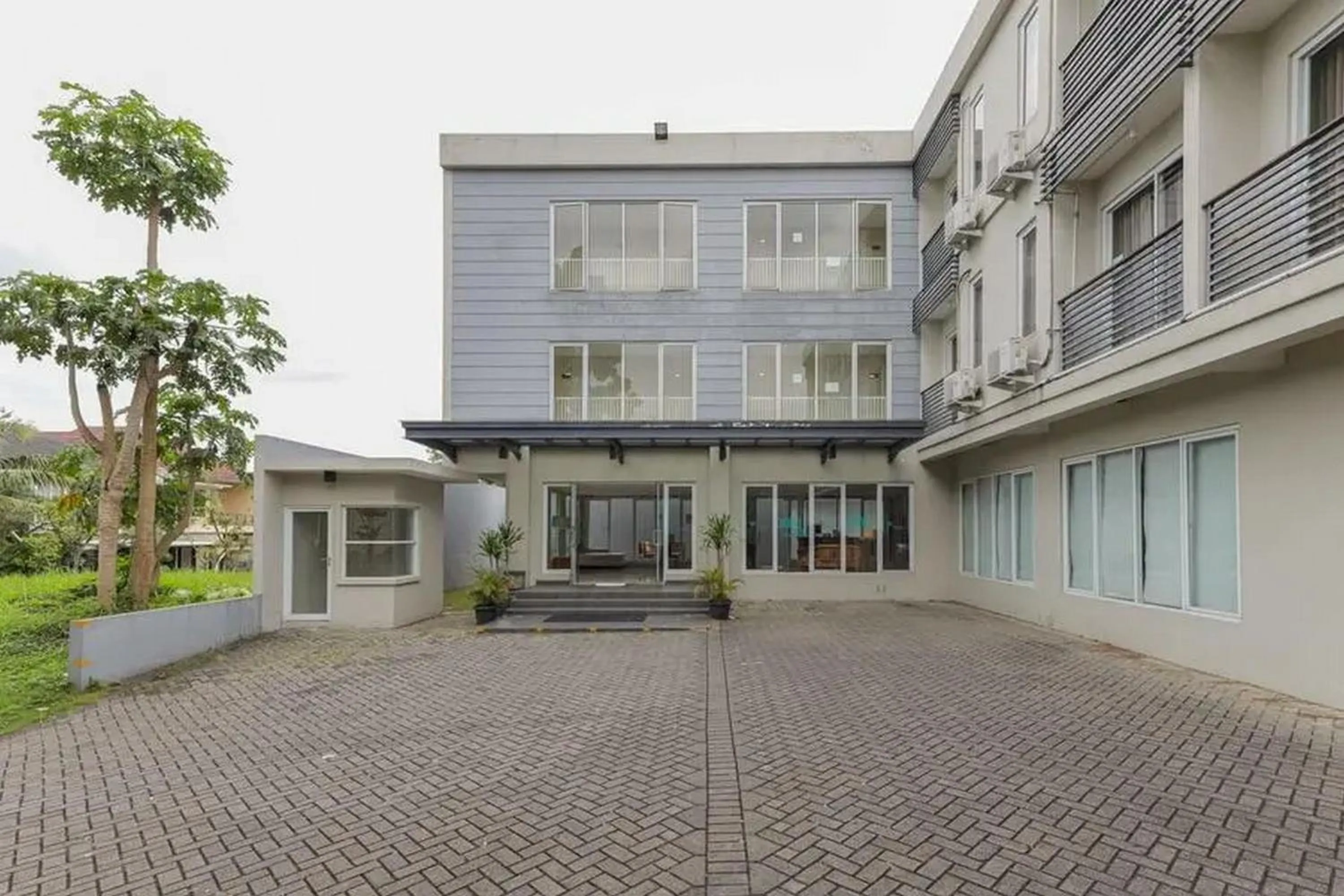 Property building in RedDoorz Plus at Riverside Malang