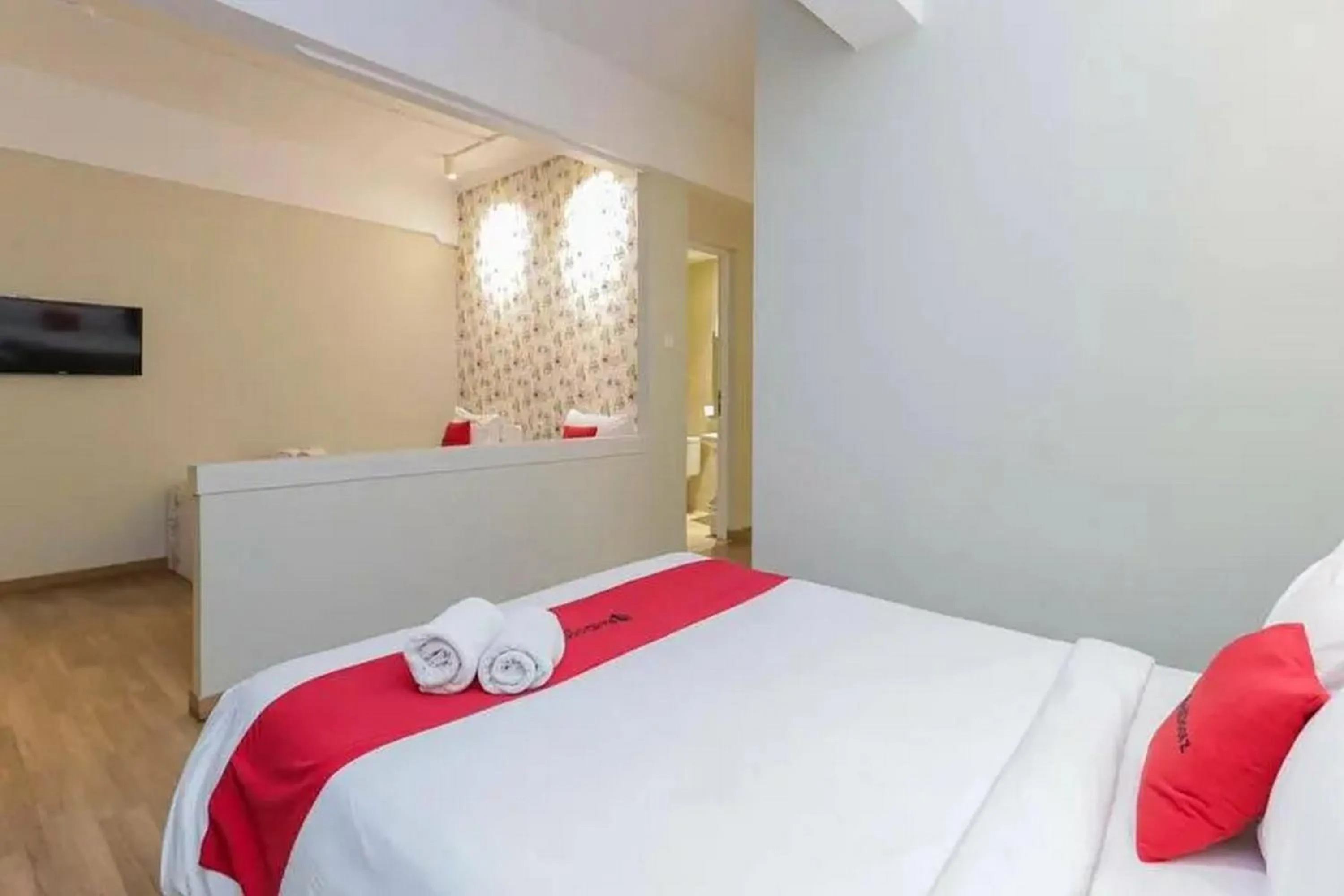 Bedroom, Bed in RedDoorz Plus at Riverside Malang