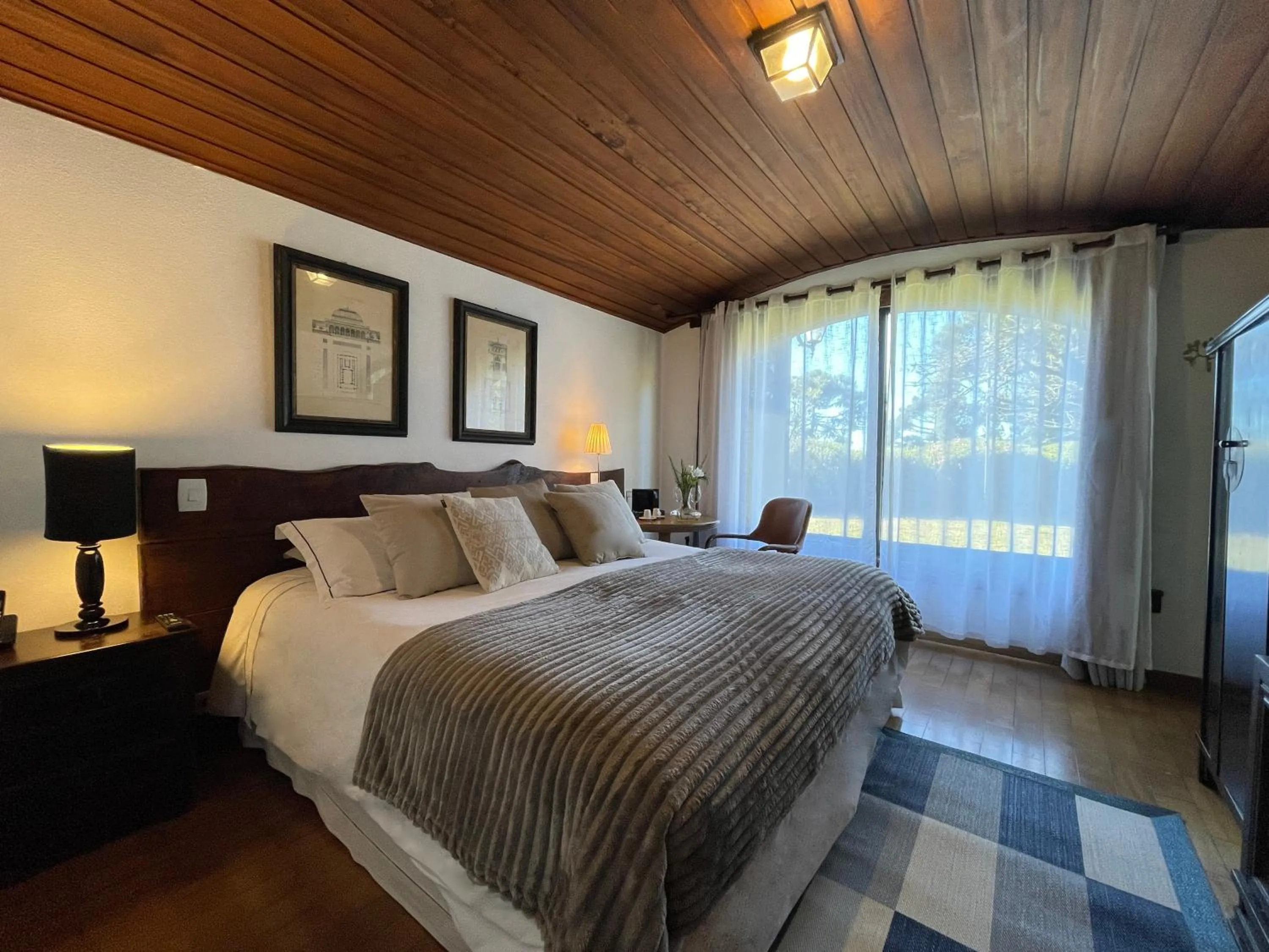 Bedroom, Bed in Alma Hotel