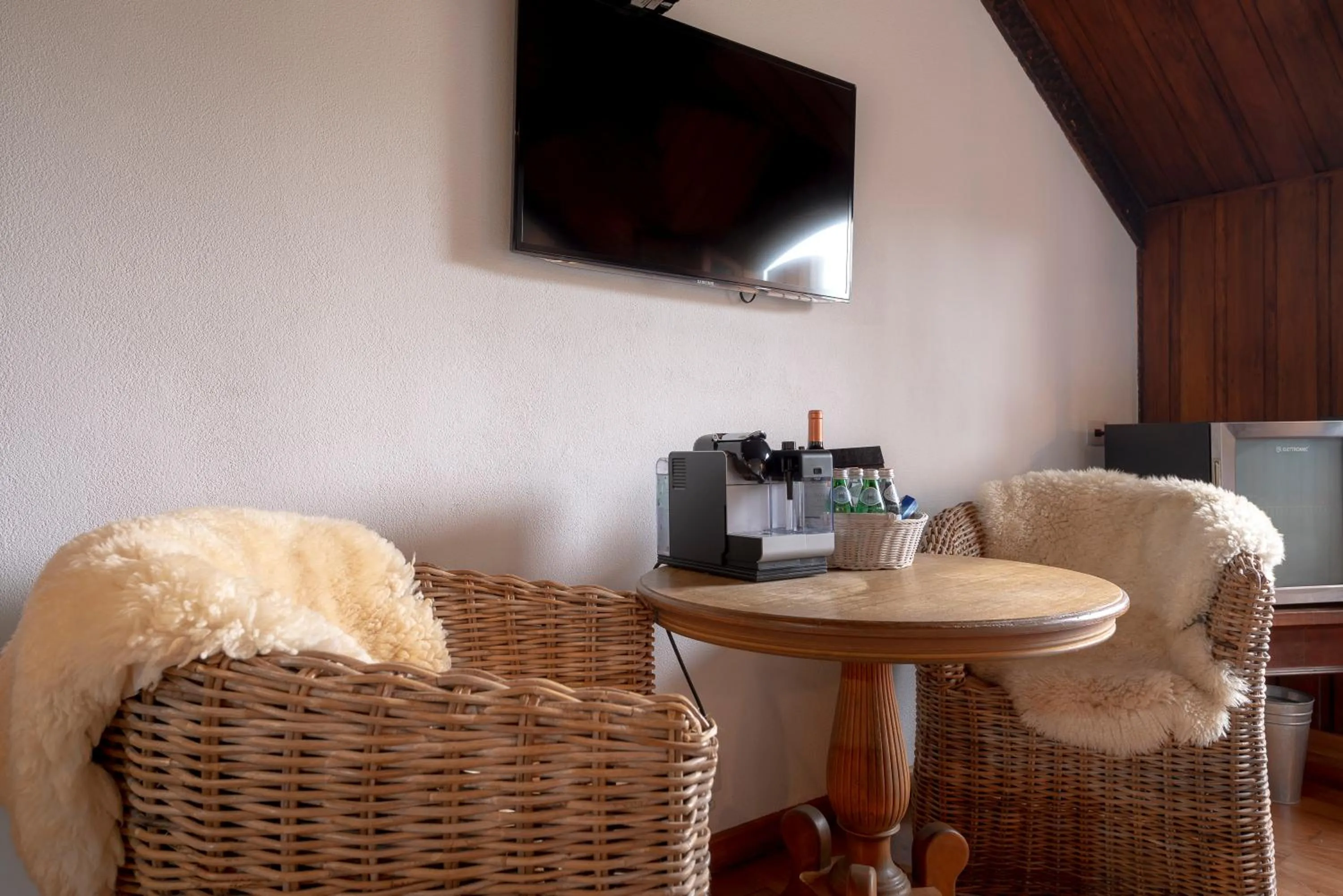 Bedroom in Alma Hotel