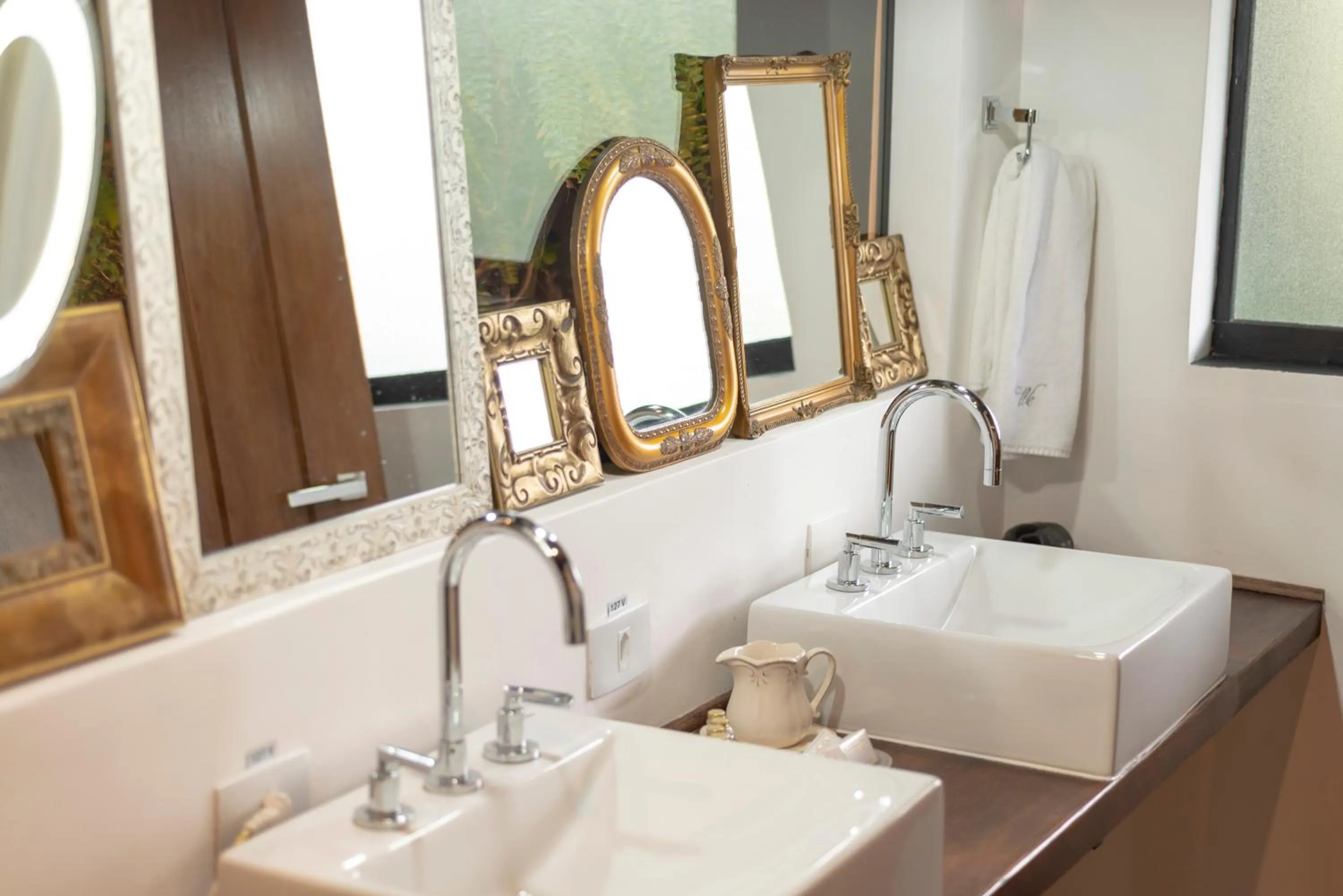 Bathroom in Alma Hotel