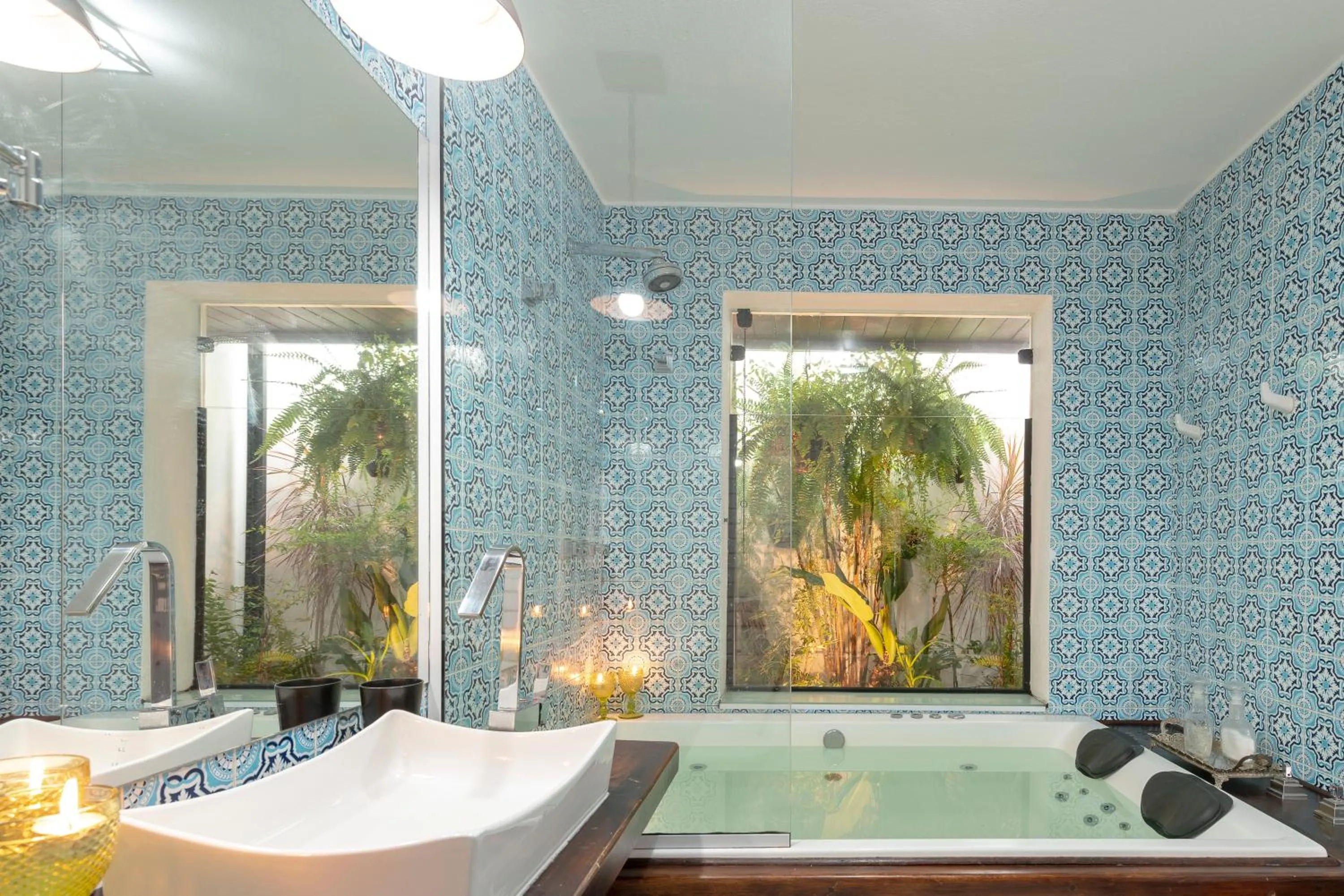 Toilet in Alma Hotel