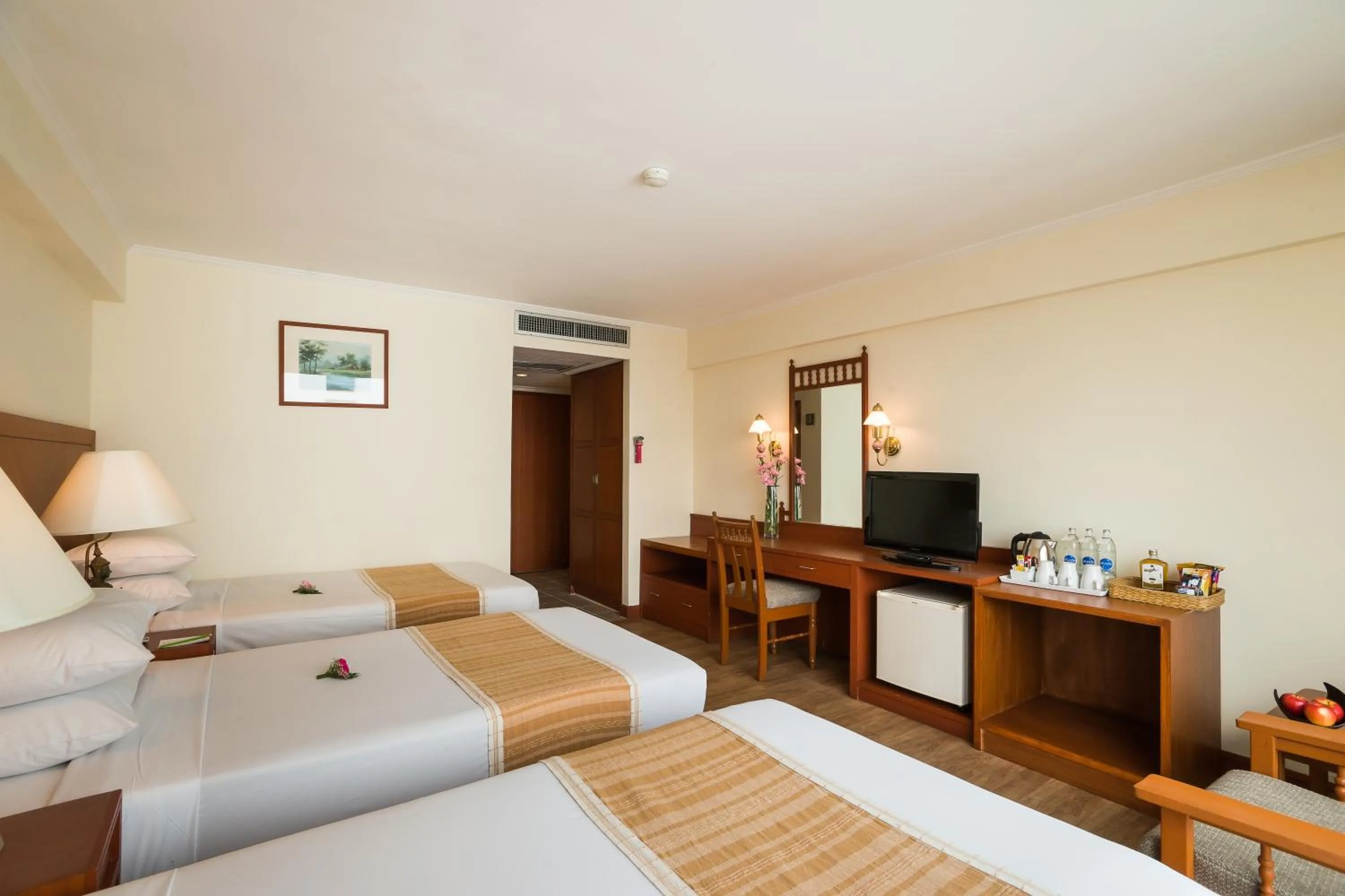 Bed in Bangkok Palace Hotel