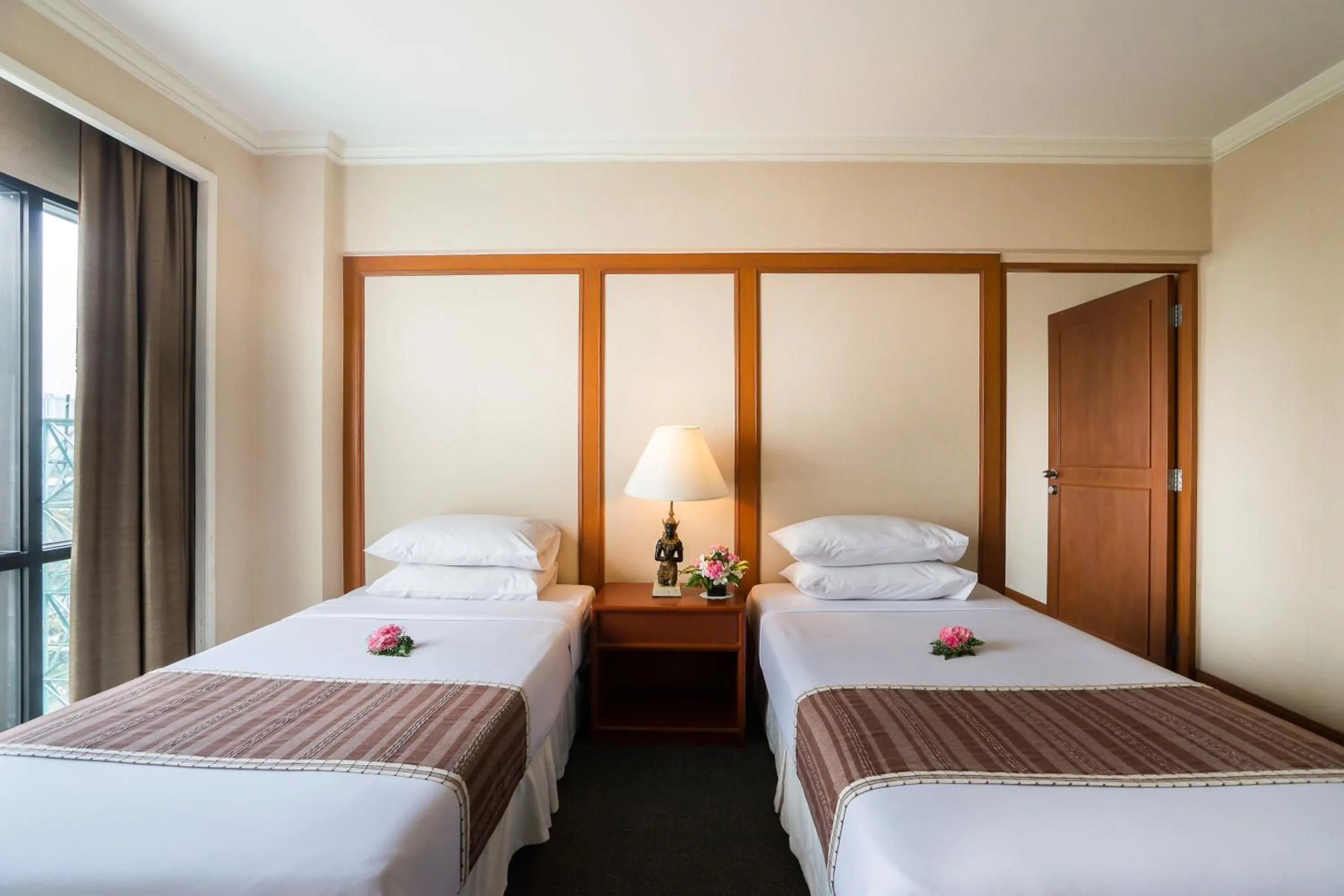 Bedroom, Bed in Bangkok Palace Hotel