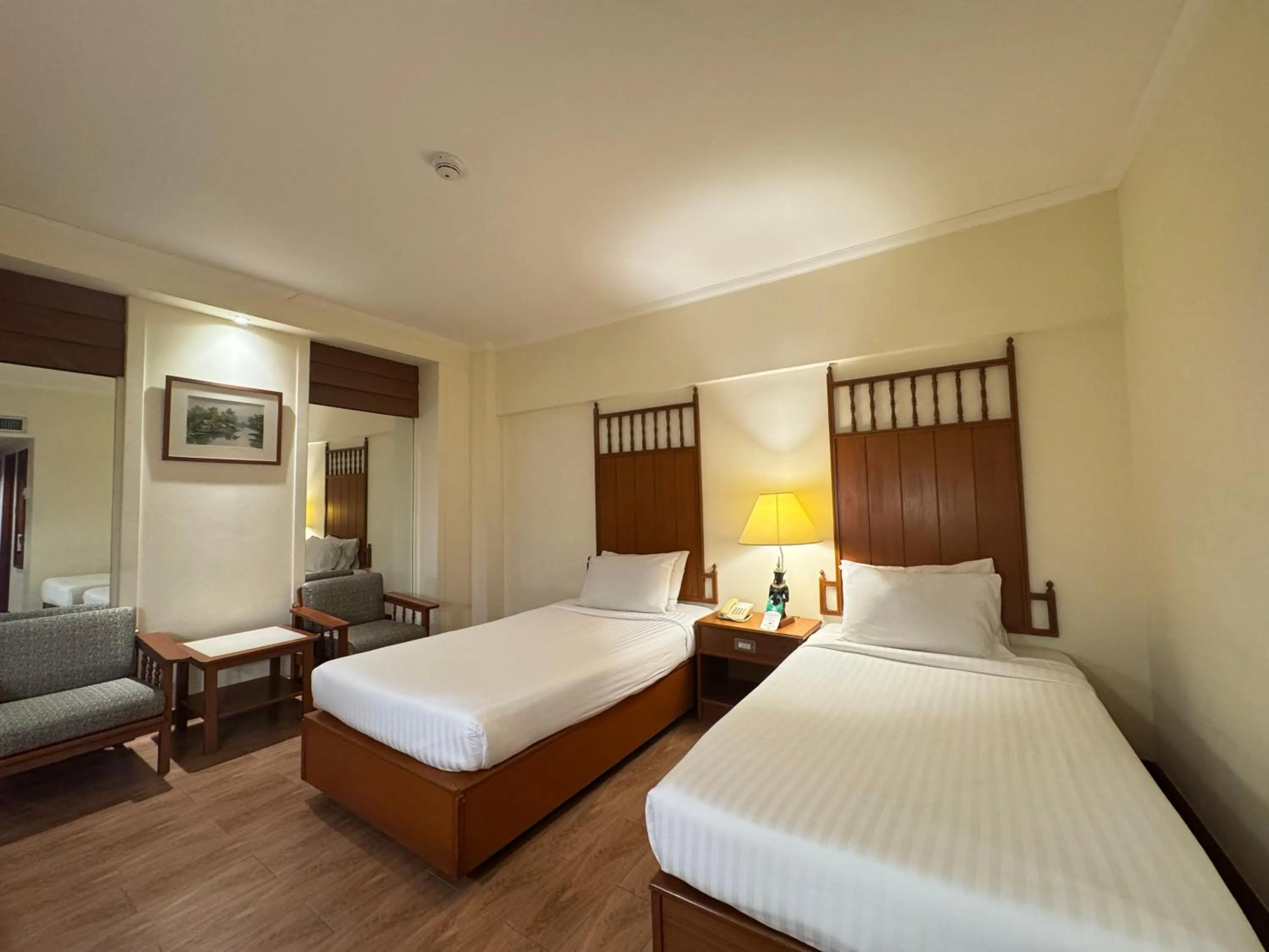 Bed in Bangkok Palace Hotel